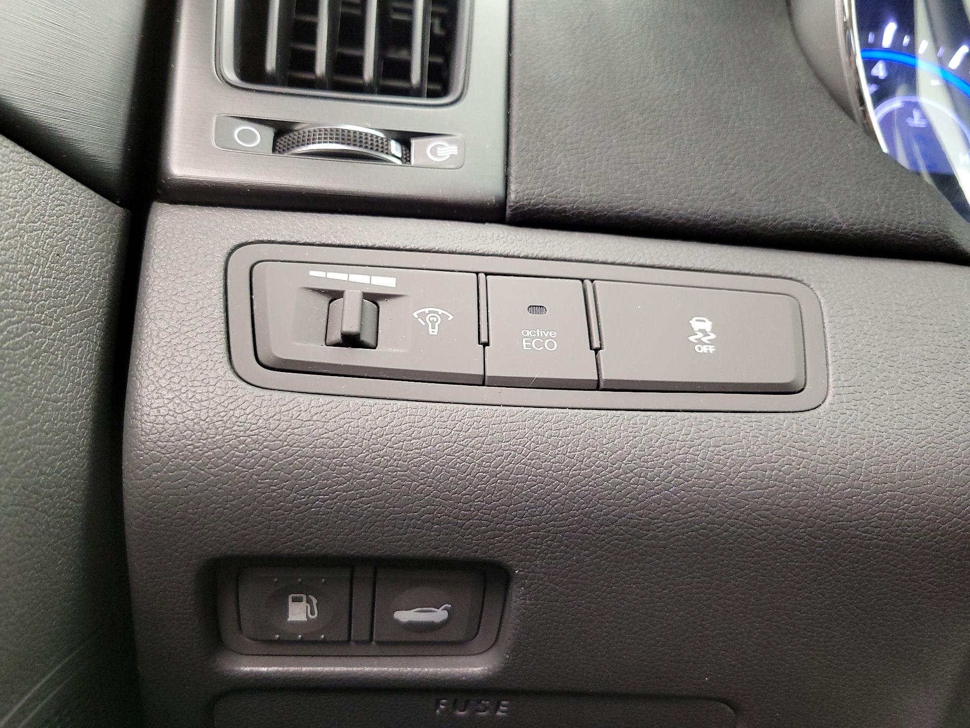 Thumbnail: 2014 Hyundai Sonata - 13