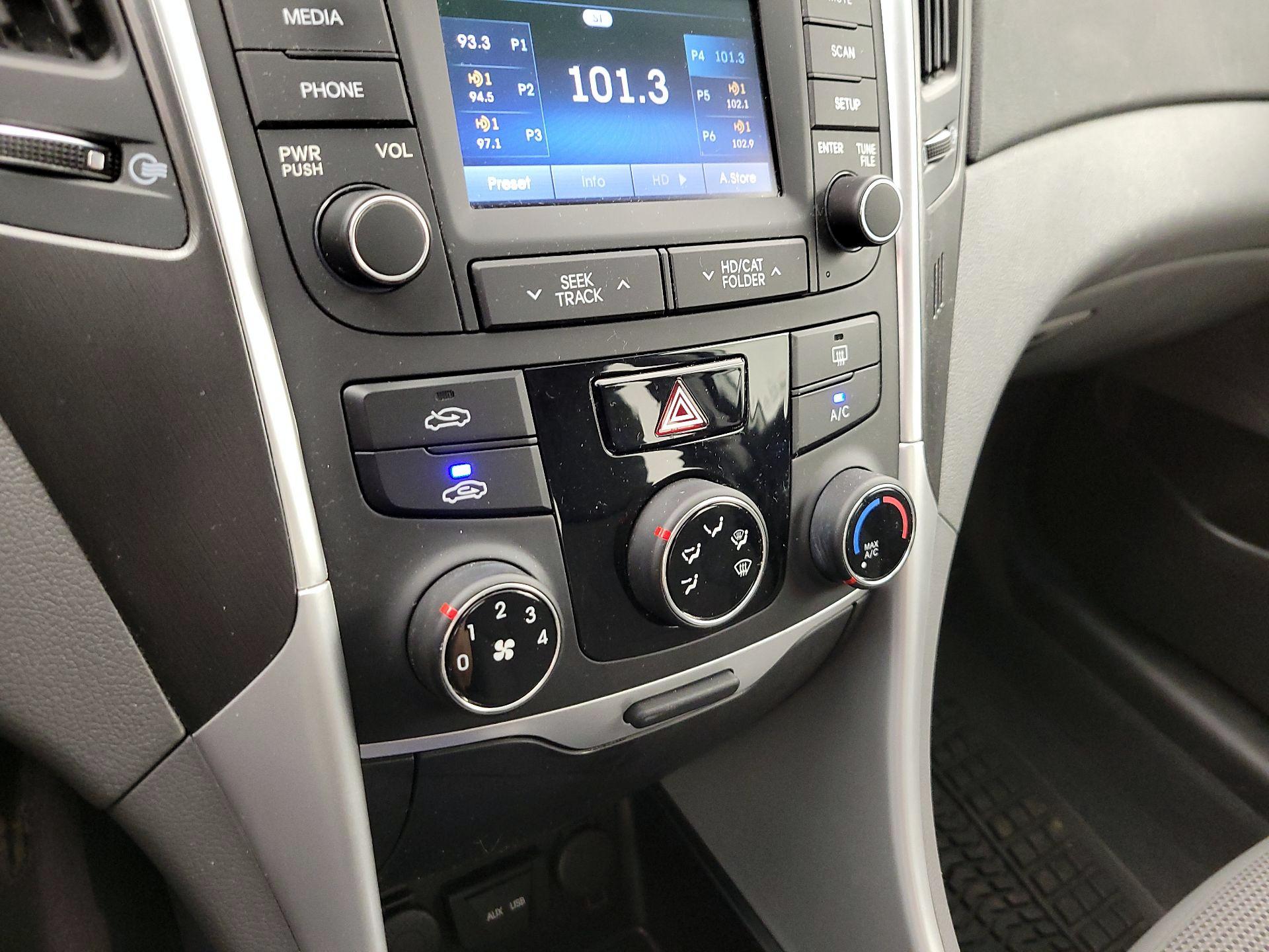 Thumbnail: 2014 Hyundai Sonata - 16