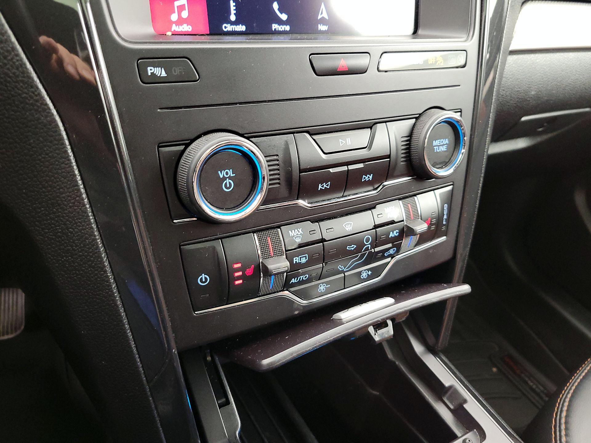 Thumbnail: 2019 Ford Explorer - 17