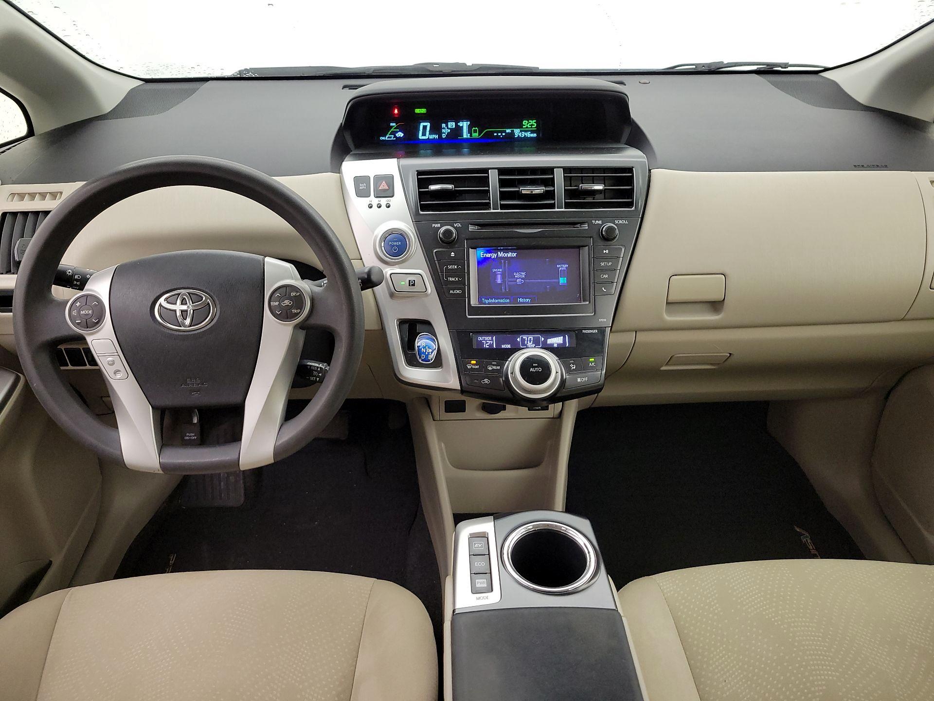 Thumbnail: 2013 Toyota Prius v - 9