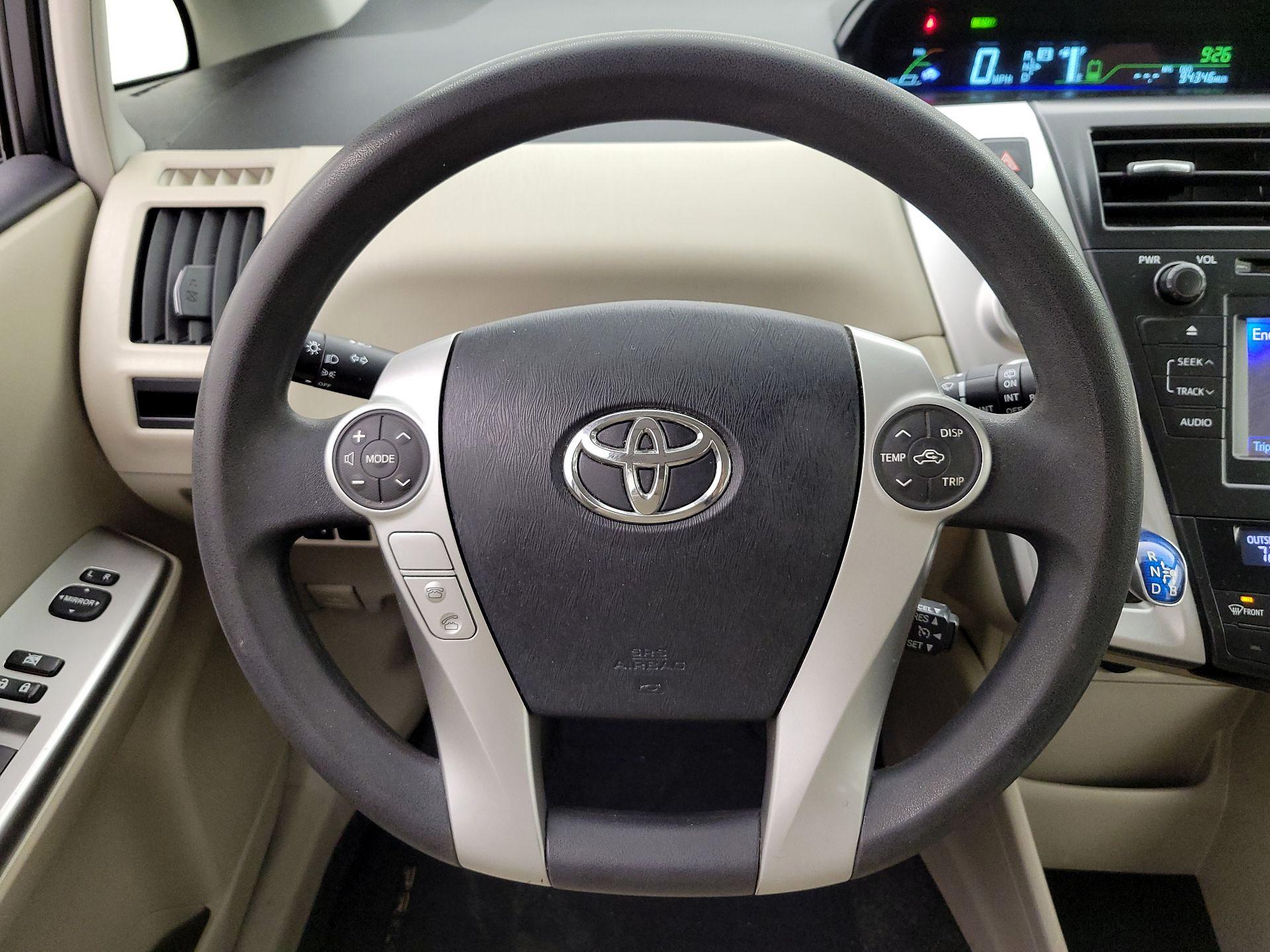 Thumbnail: 2013 Toyota Prius v - 10