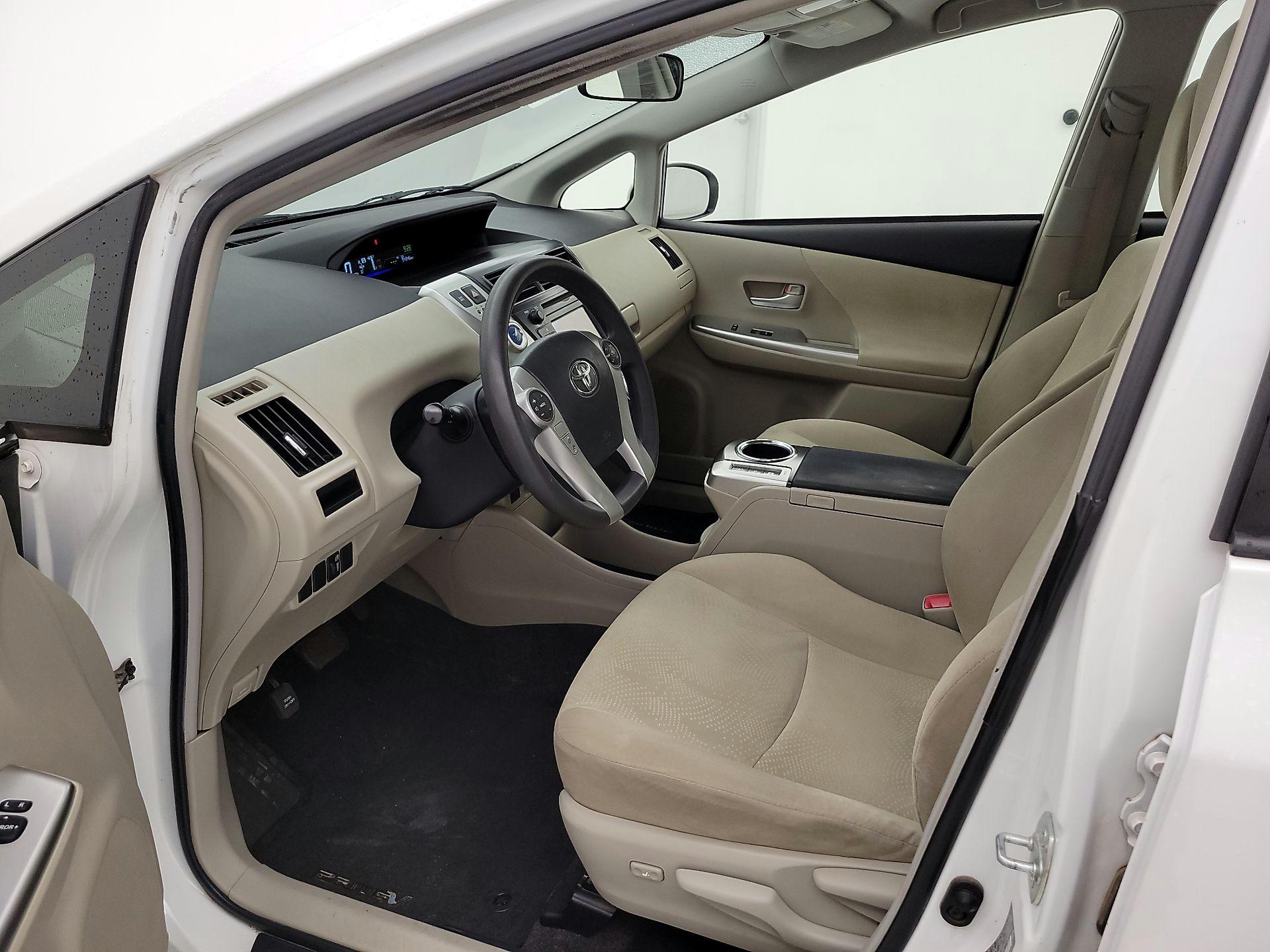 Thumbnail: 2013 Toyota Prius v - 11