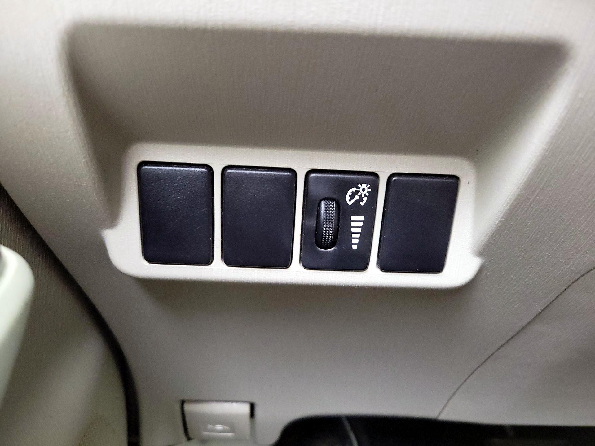 Thumbnail: 2013 Toyota Prius v - 13