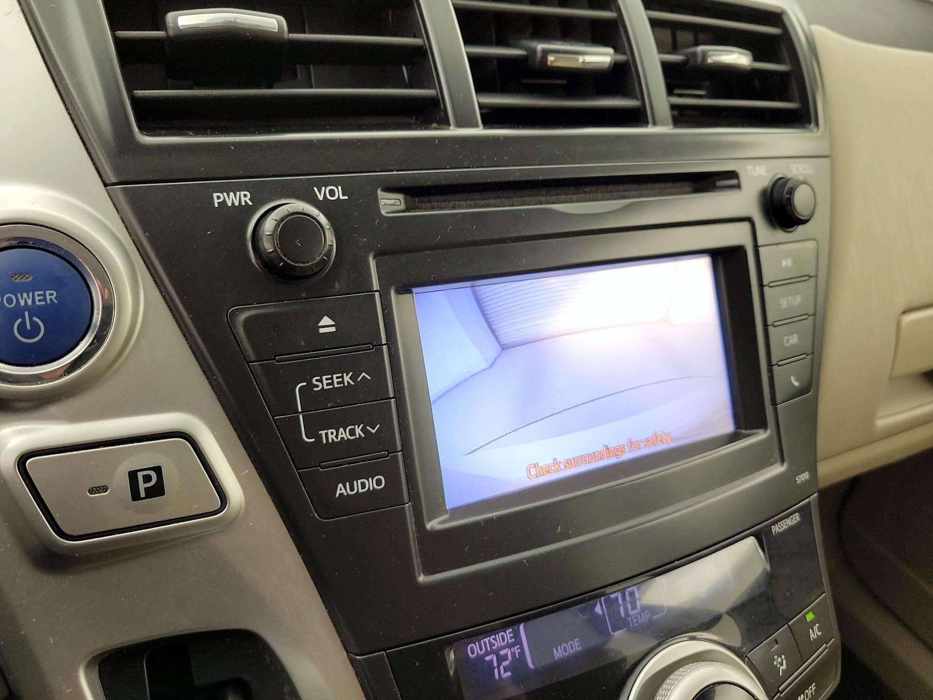 Thumbnail: 2013 Toyota Prius v - 14