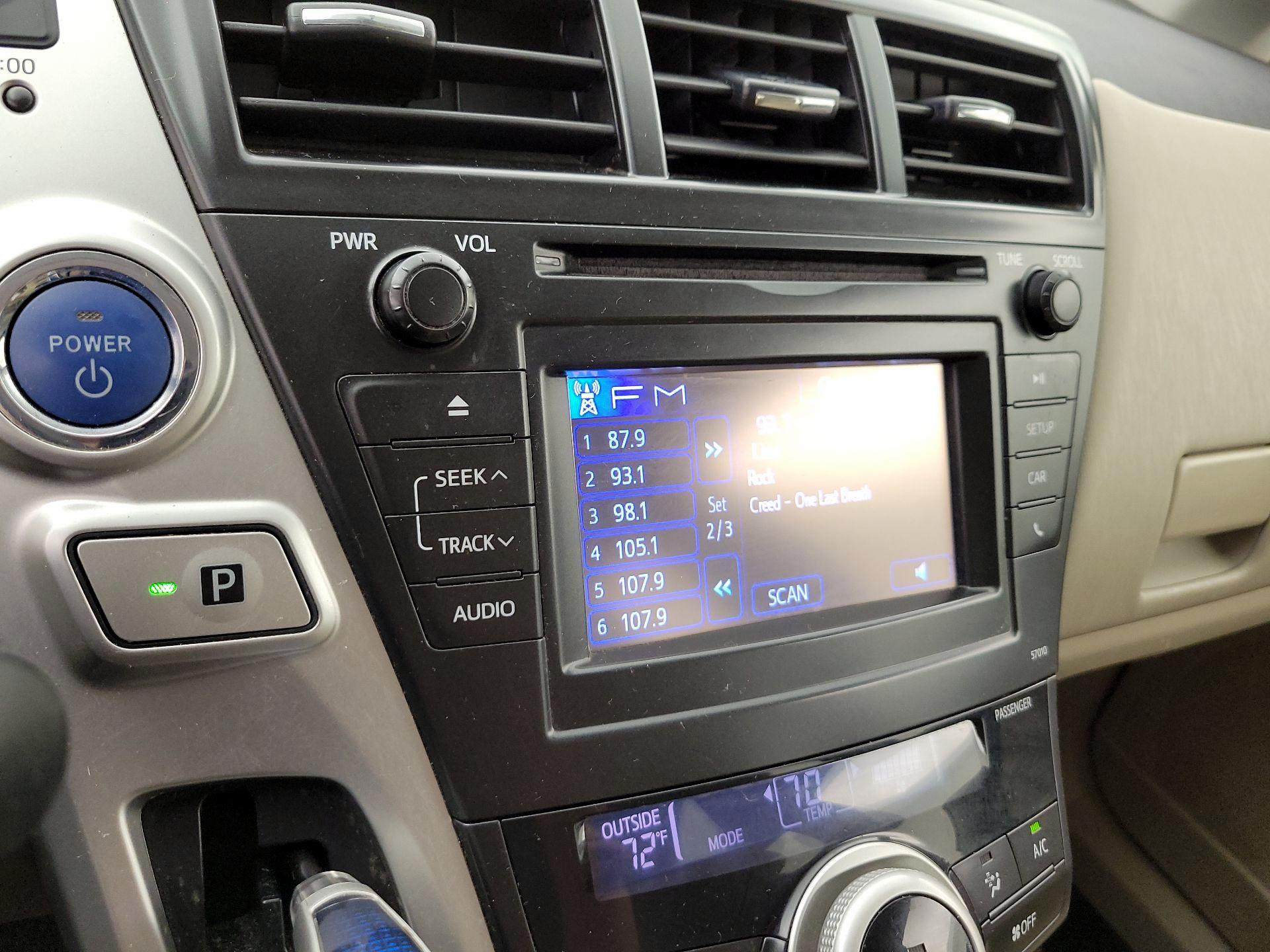 Thumbnail: 2013 Toyota Prius v - 15