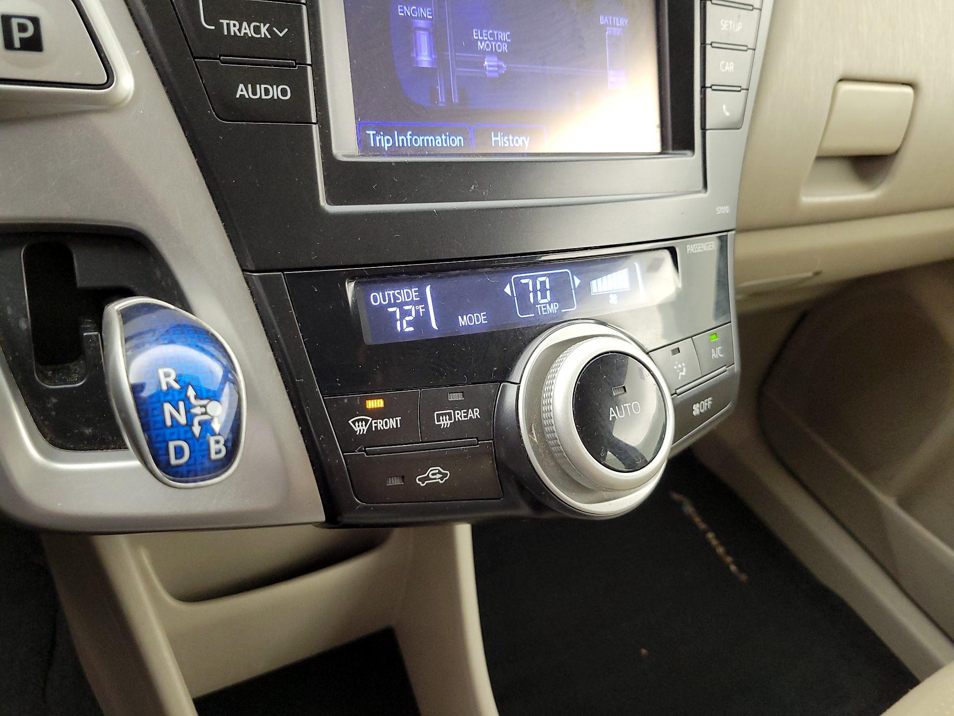 Thumbnail: 2013 Toyota Prius v - 16