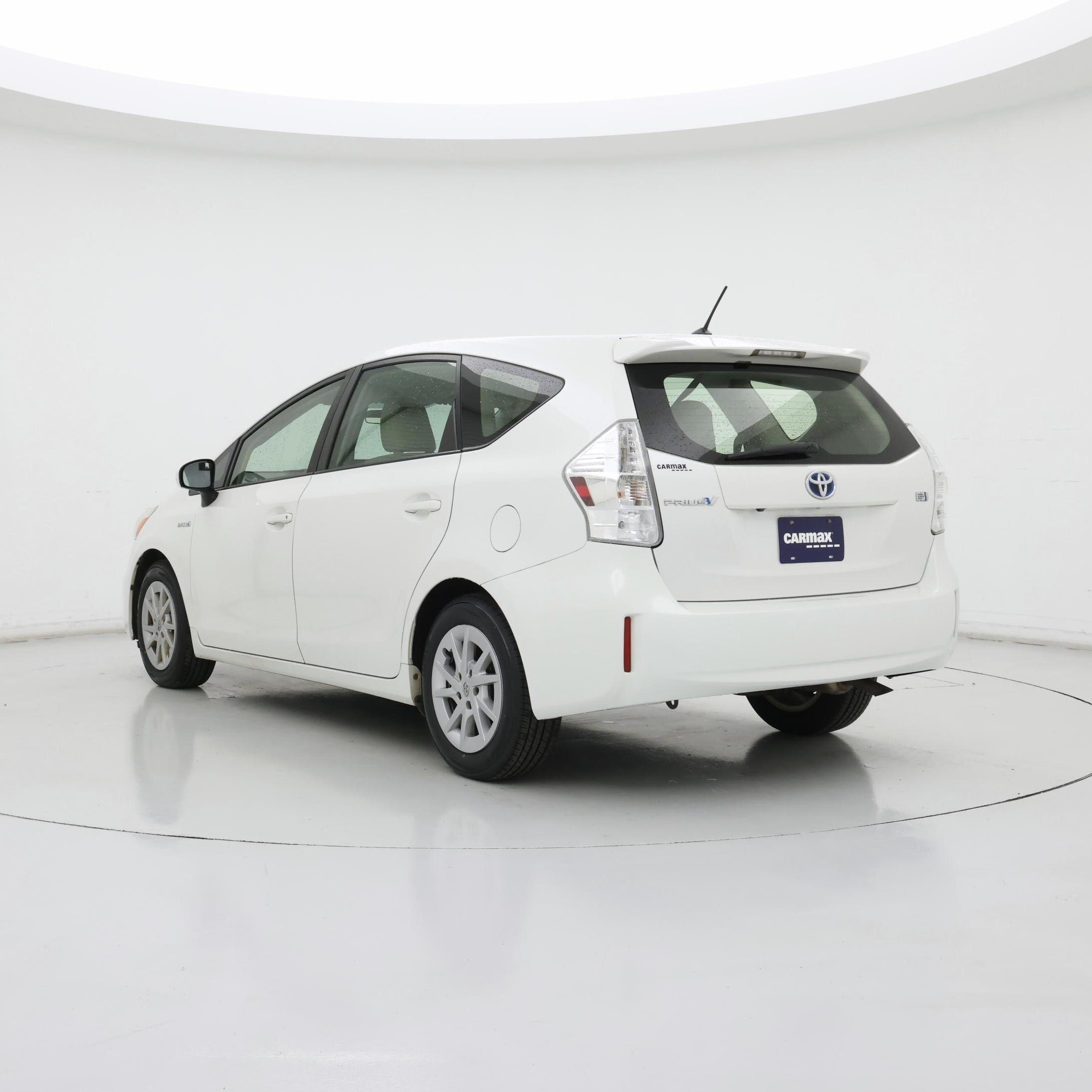 Thumbnail: 2013 Toyota Prius v - 2