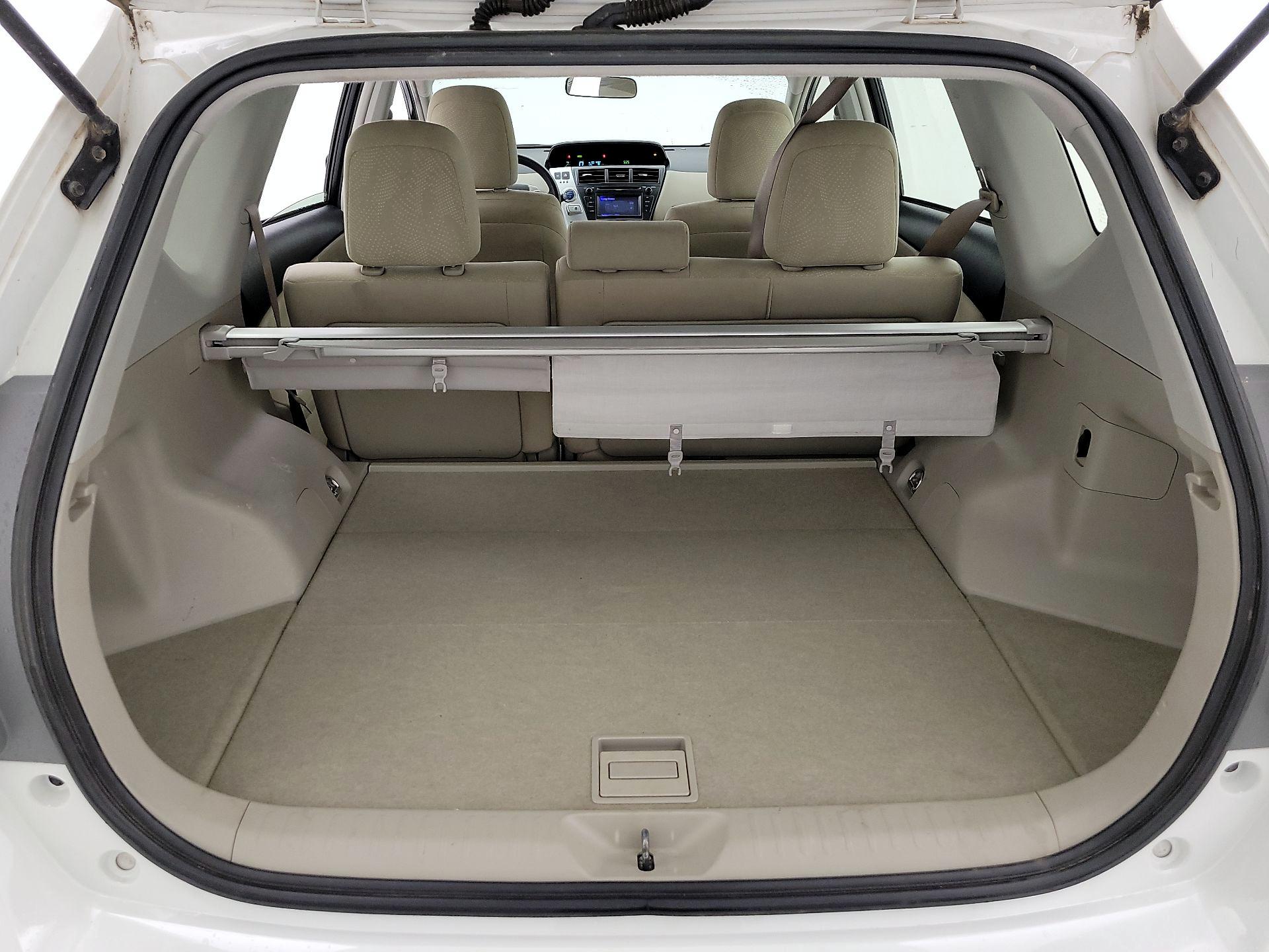 Thumbnail: 2013 Toyota Prius v - 20