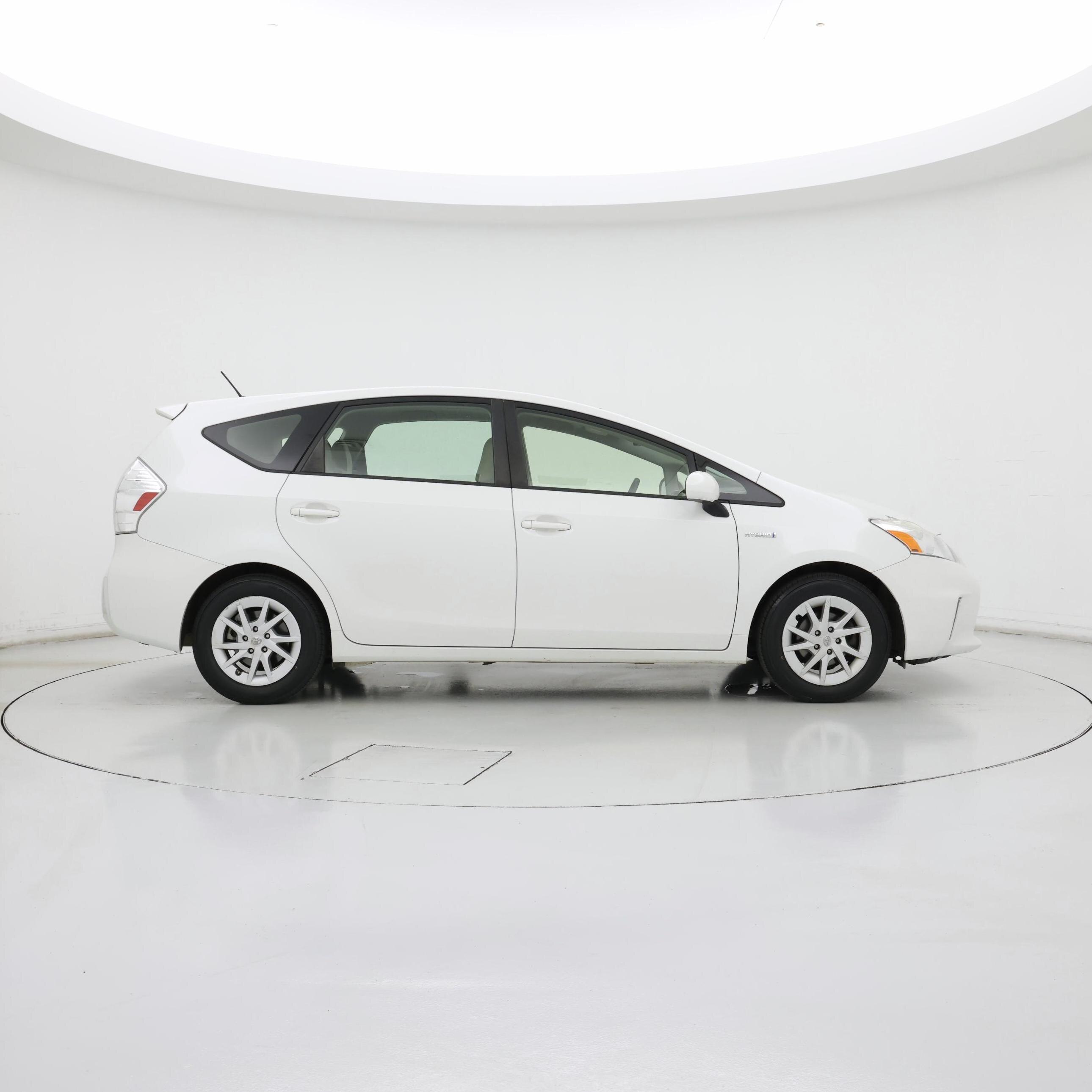 Thumbnail: 2013 Toyota Prius v - 7