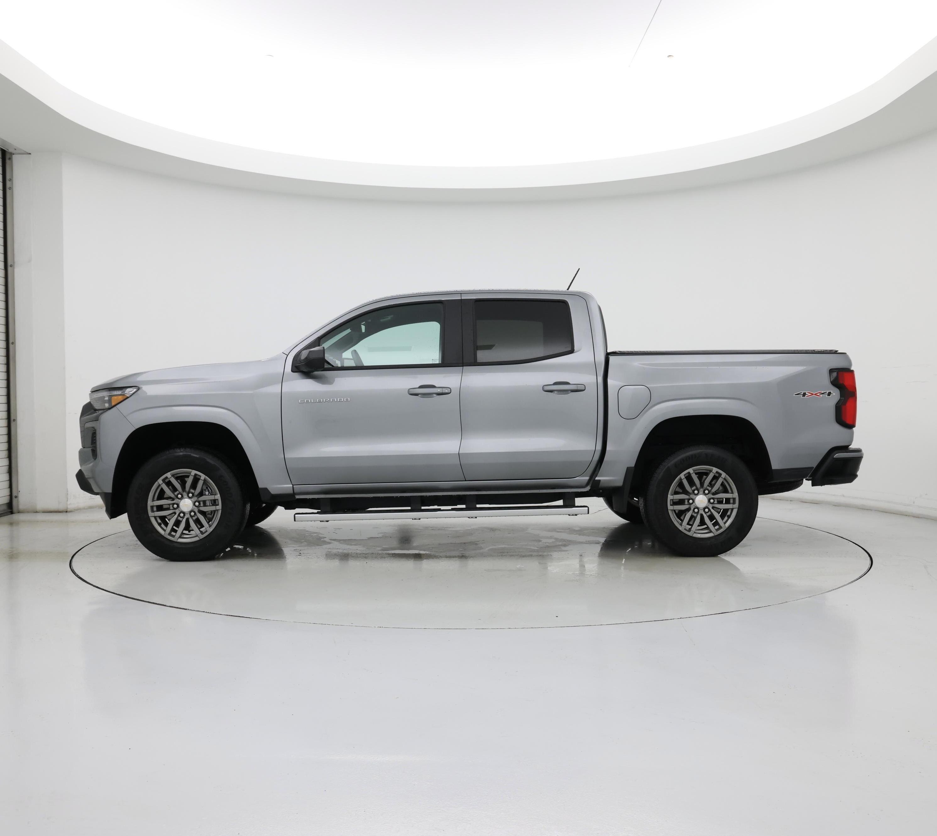 Thumbnail: 2023 Chevrolet Colorado - 3