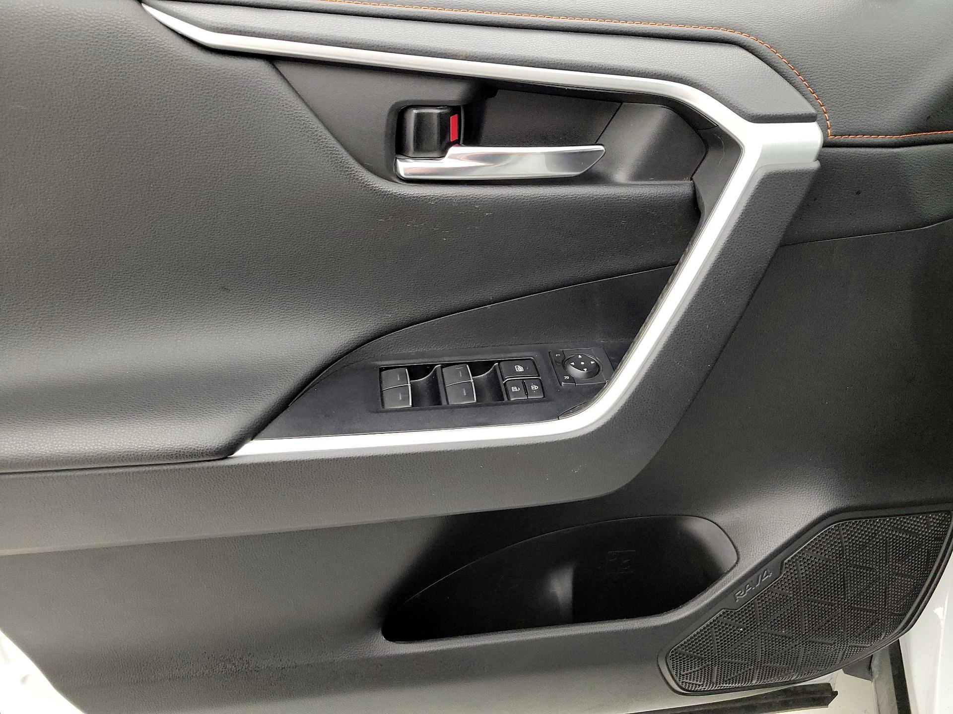 Thumbnail: 2022 Toyota RAV4 - 12