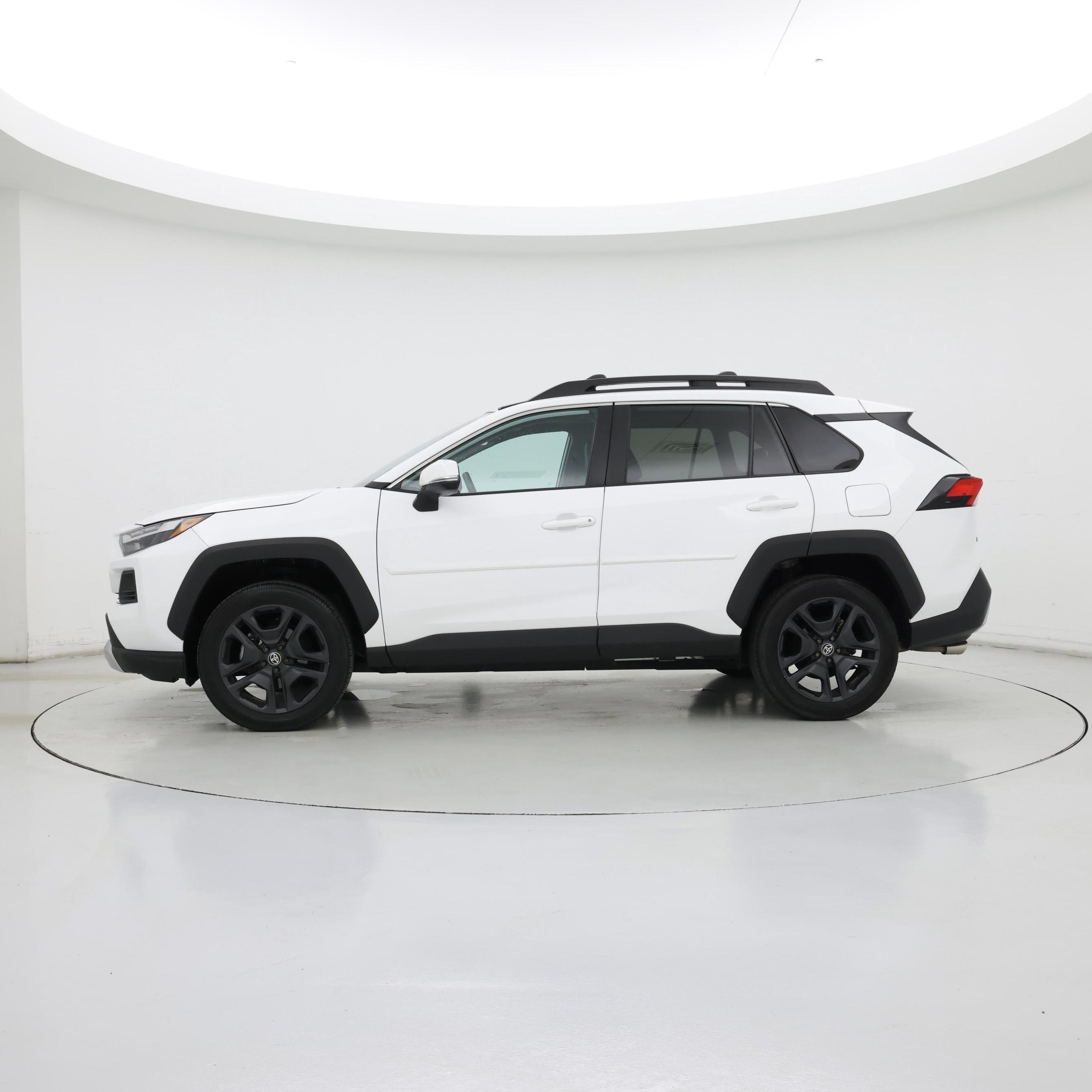 Thumbnail: 2022 Toyota RAV4 - 3