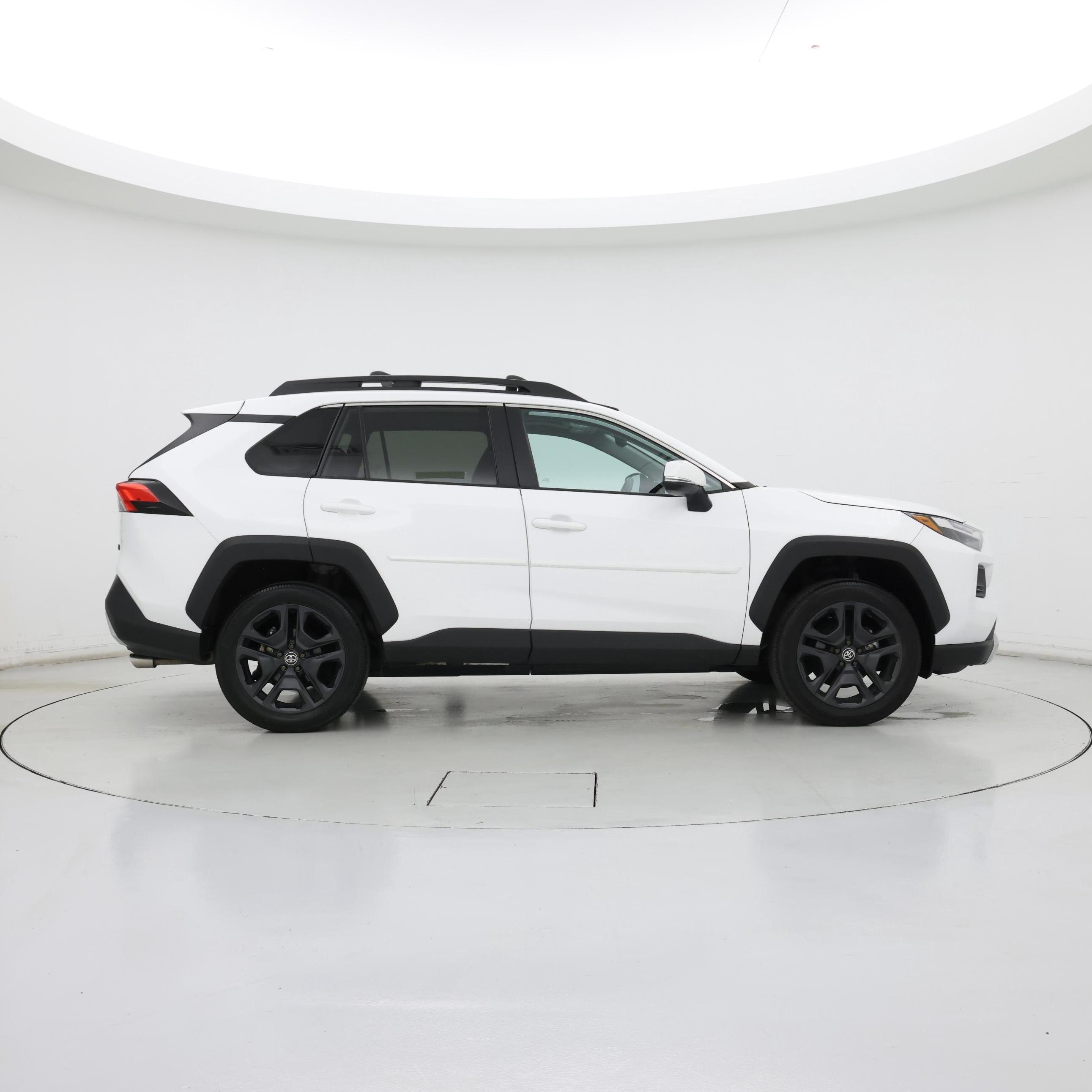 Thumbnail: 2022 Toyota RAV4 - 7