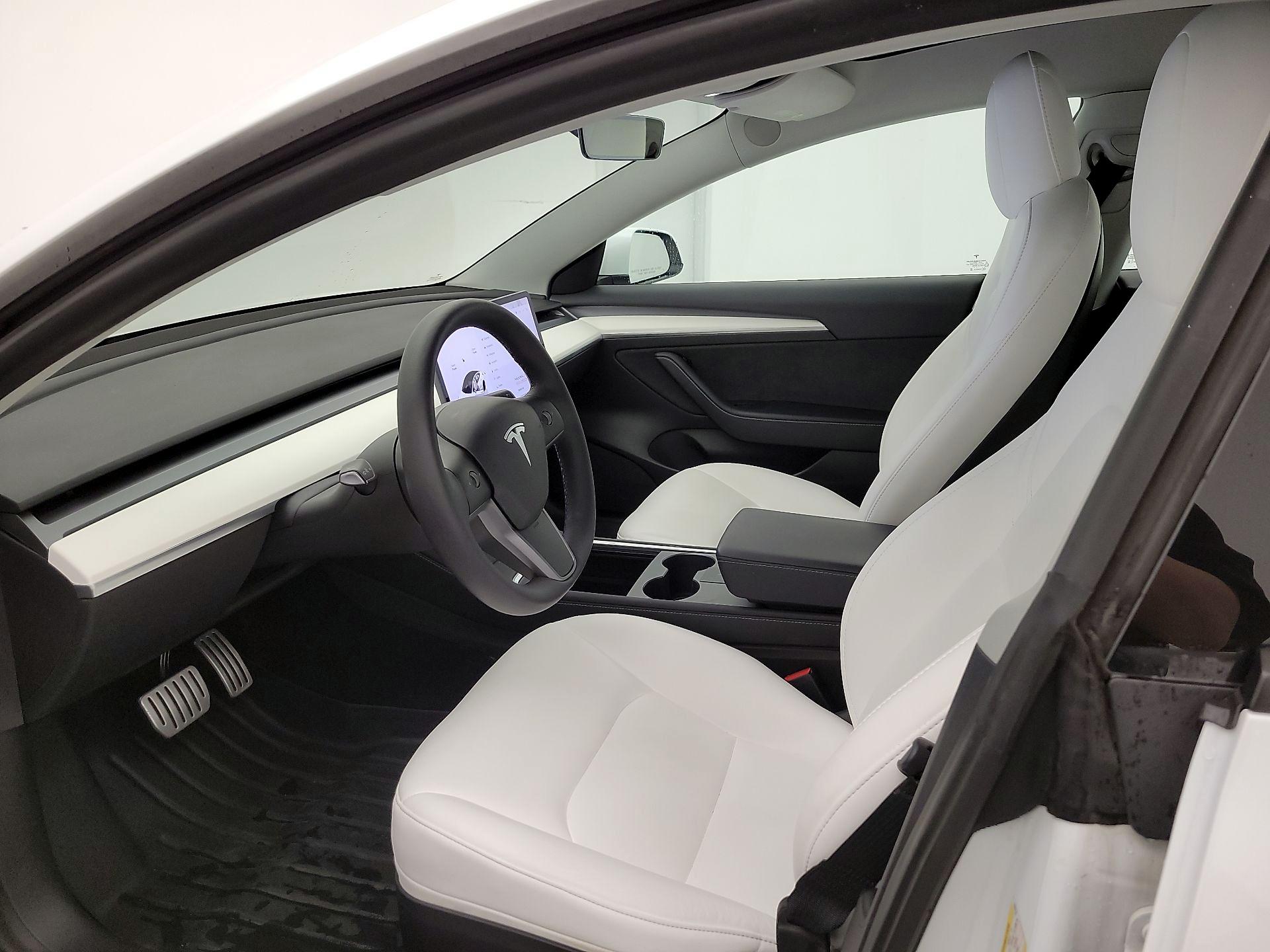 Thumbnail: 2022 Tesla Model 3 - 11