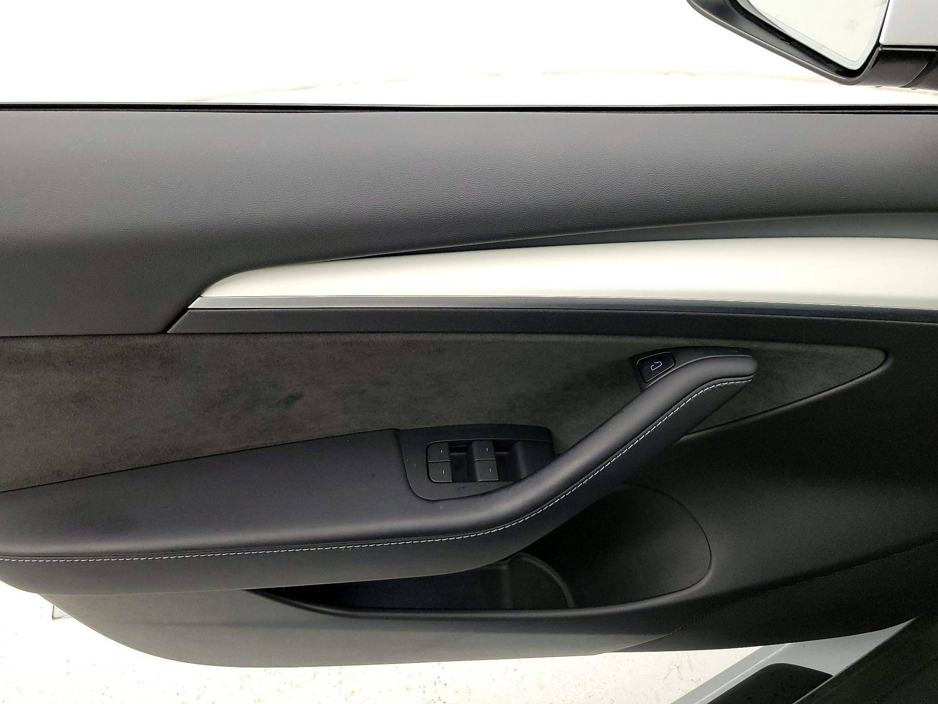 Thumbnail: 2022 Tesla Model 3 - 12