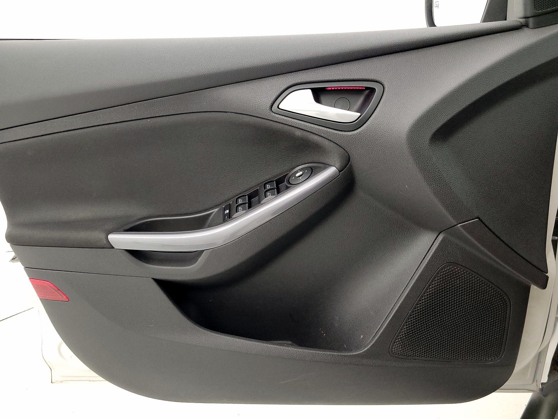 Thumbnail: 2014 Ford Focus - 12