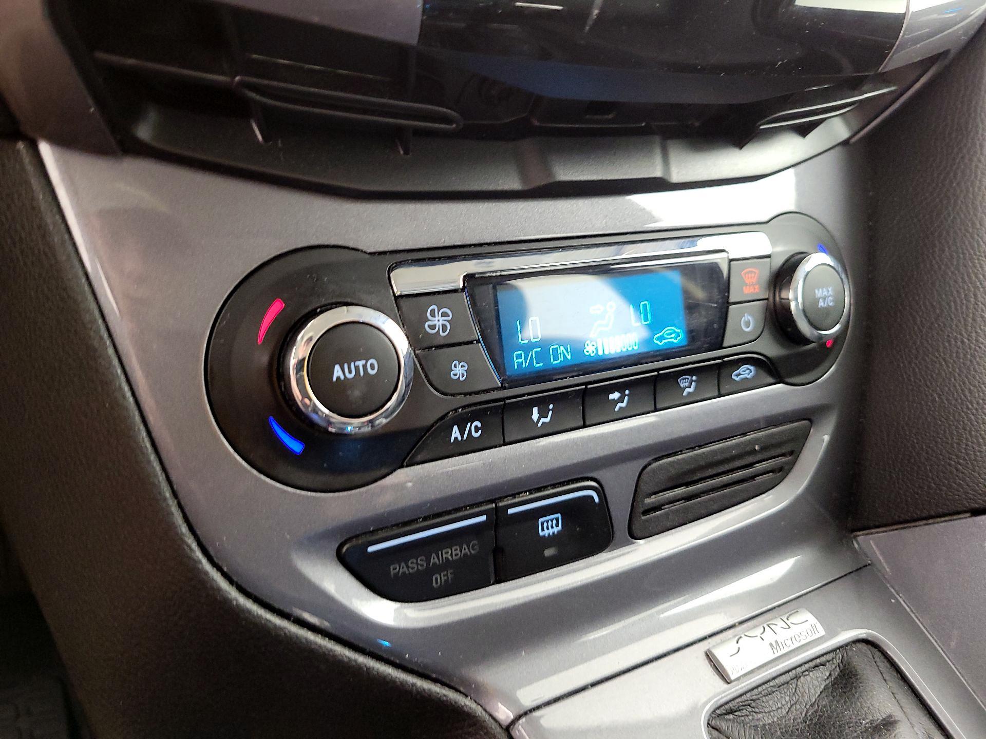 Thumbnail: 2014 Ford Focus - 17