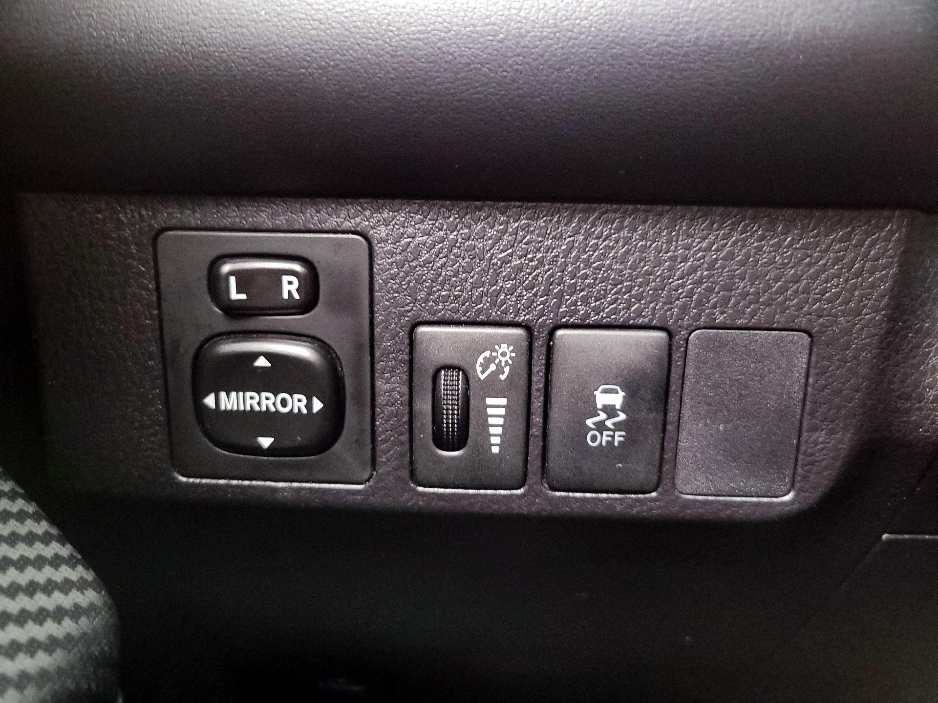 Thumbnail: 2014 Toyota RAV4 - 13