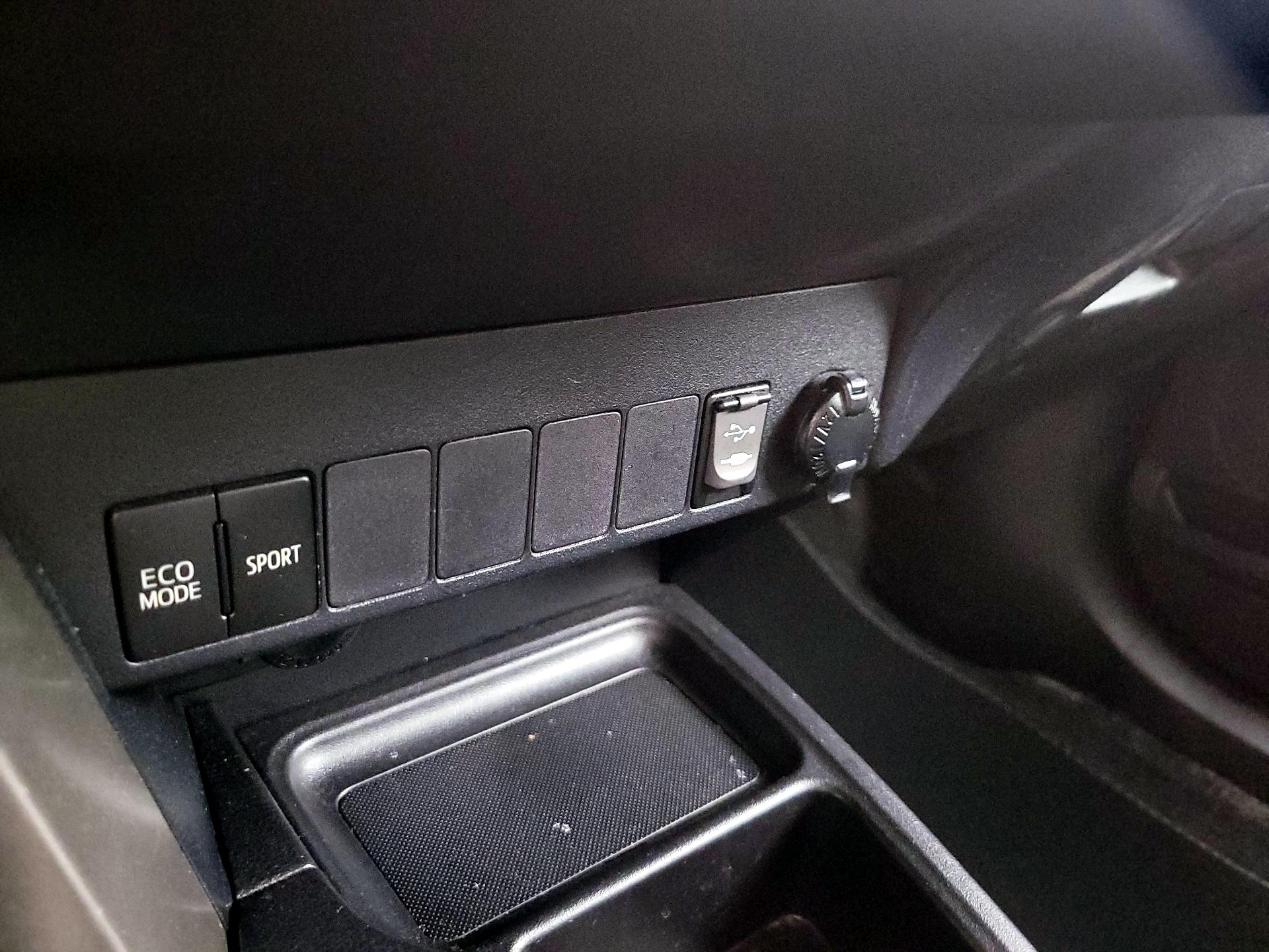 Thumbnail: 2014 Toyota RAV4 - 18