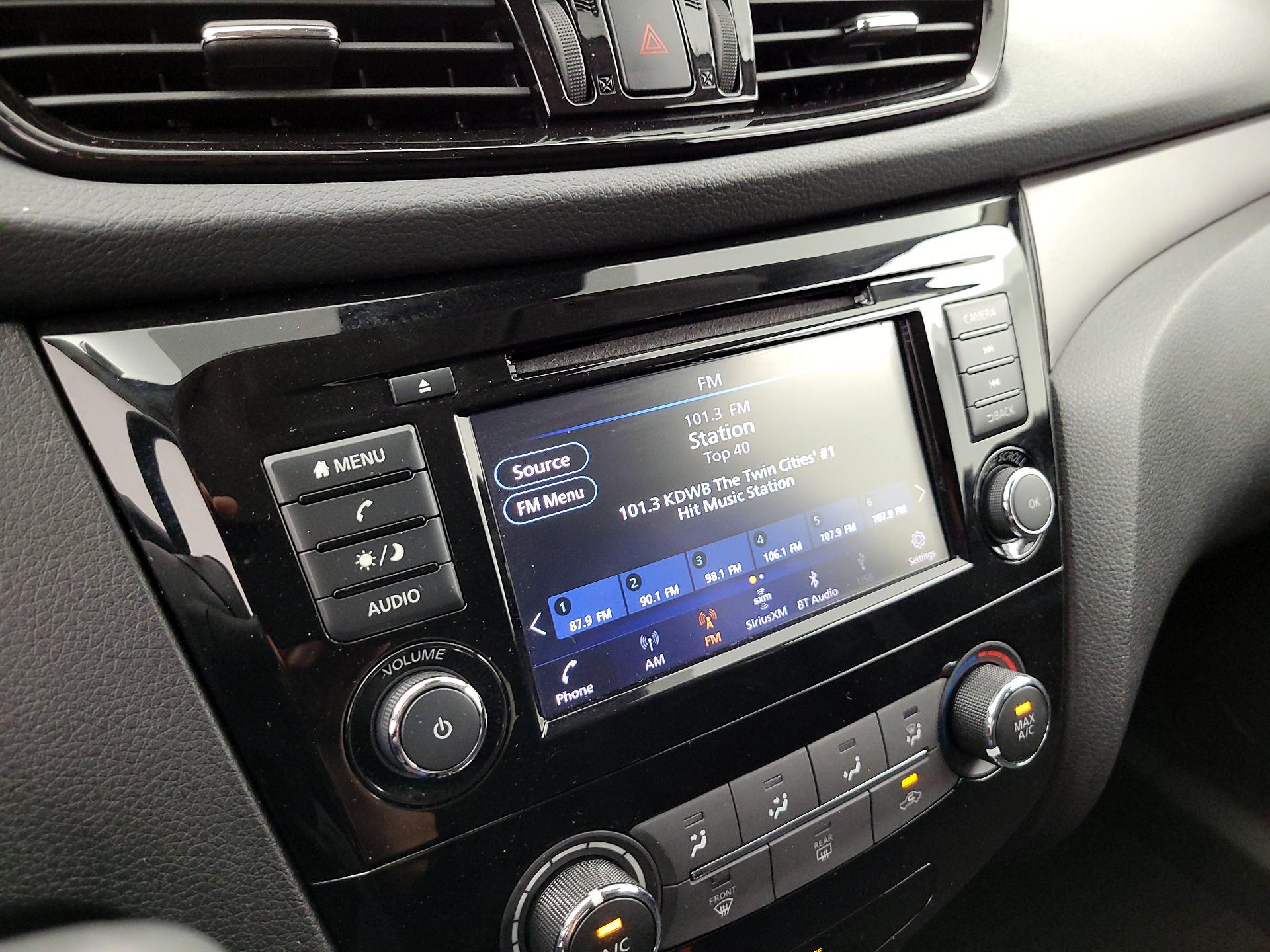 Thumbnail: 2021 Nissan Rogue Sport - 15