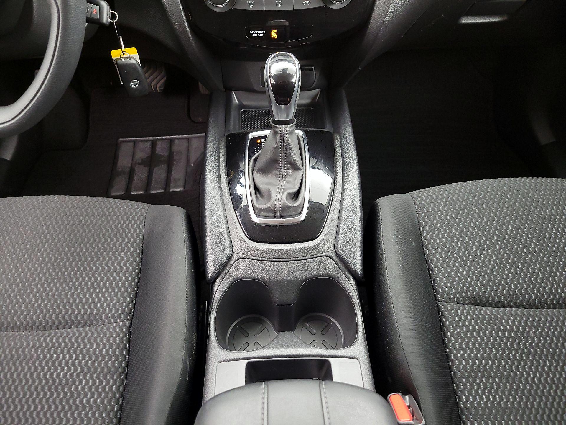 Thumbnail: 2021 Nissan Rogue Sport - 17