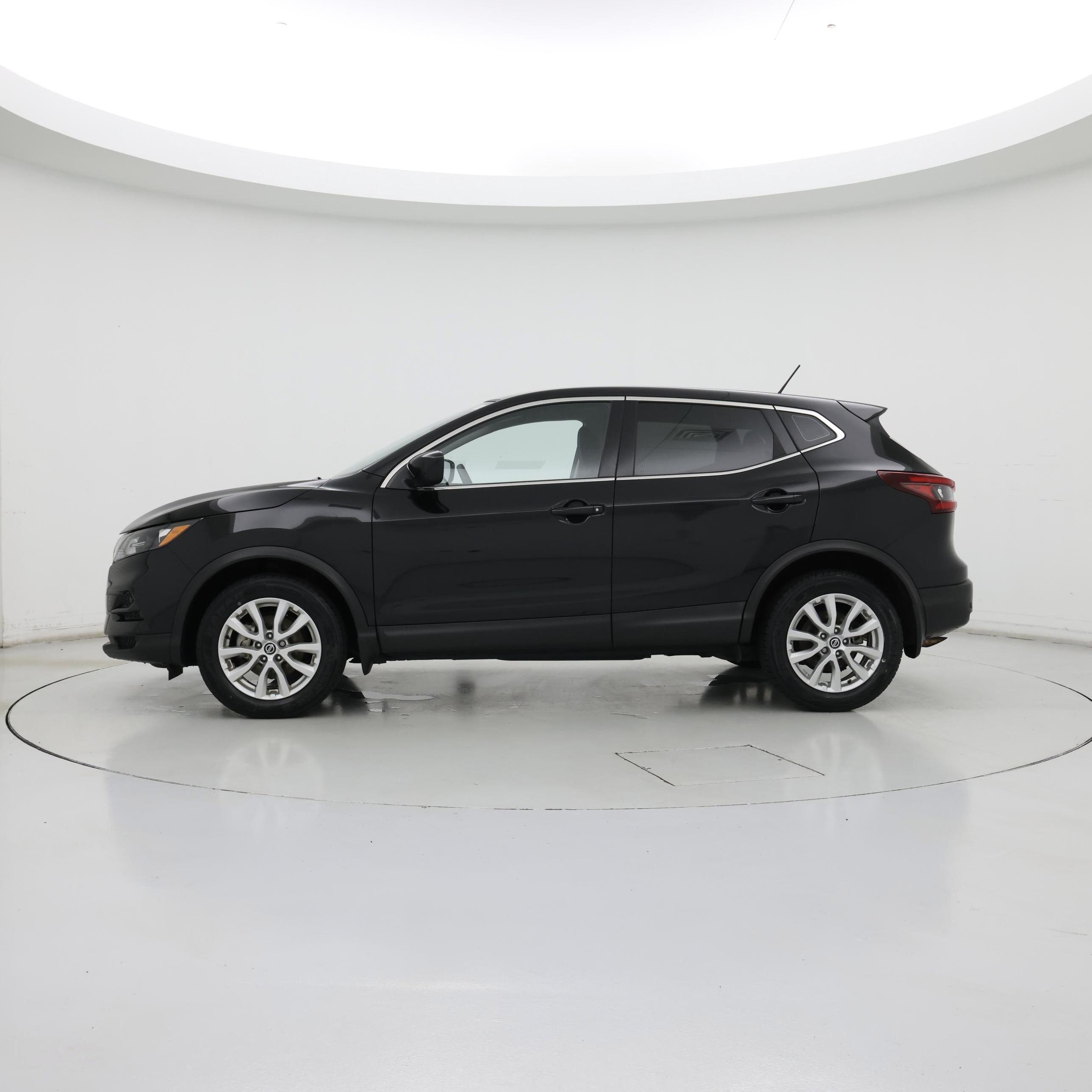 Thumbnail: 2021 Nissan Rogue Sport - 3