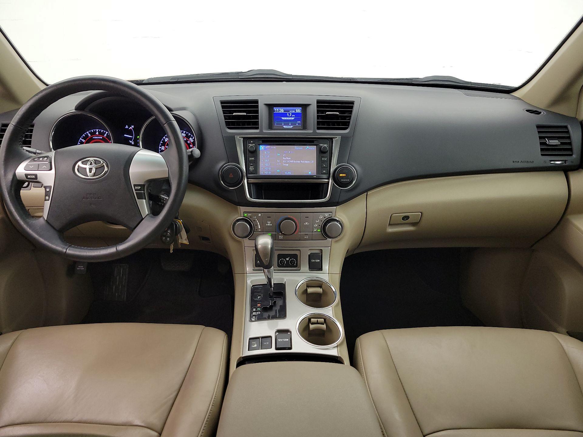 Thumbnail: 2013 Toyota Highlander - 9