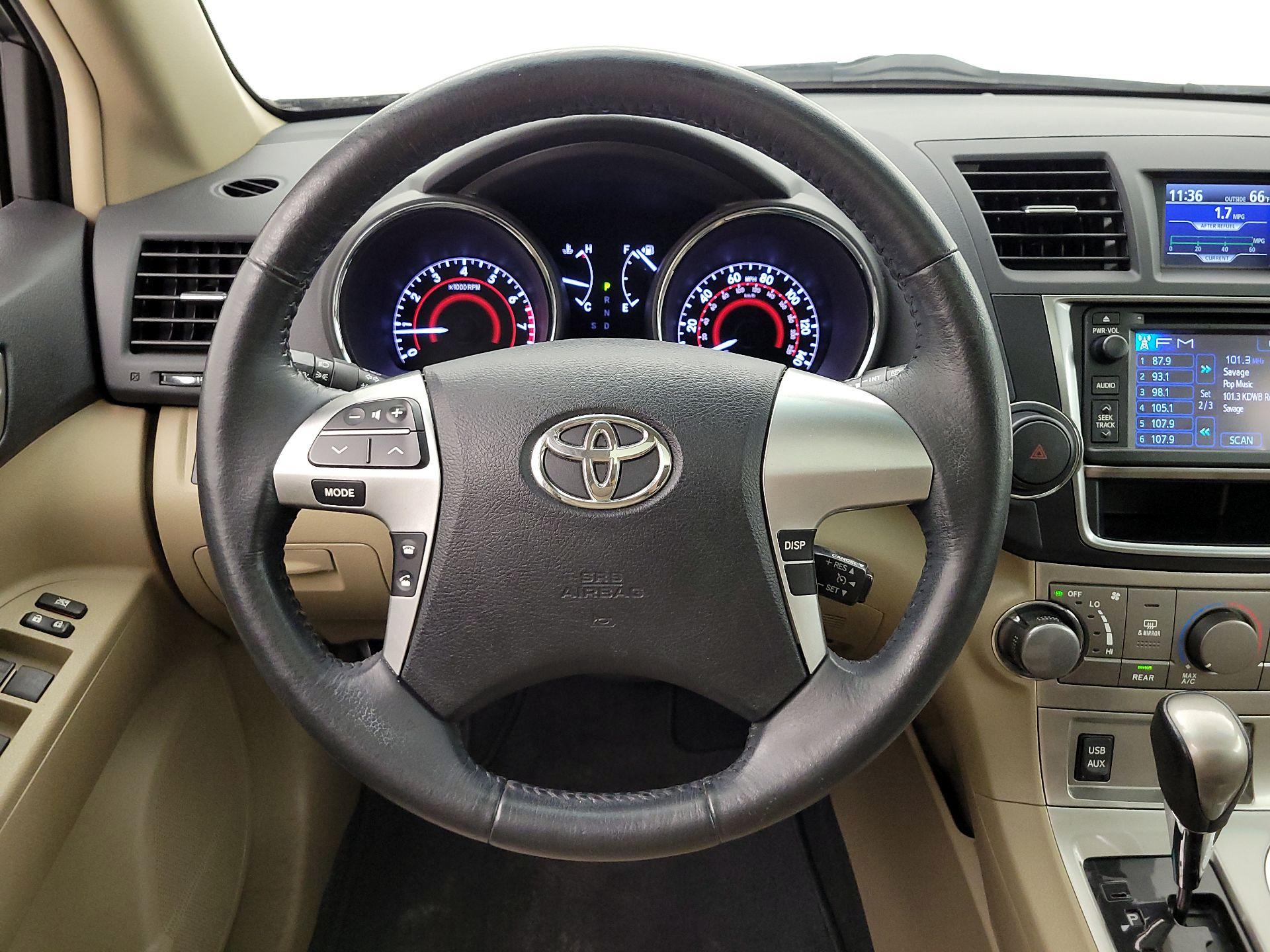 Thumbnail: 2013 Toyota Highlander - 10
