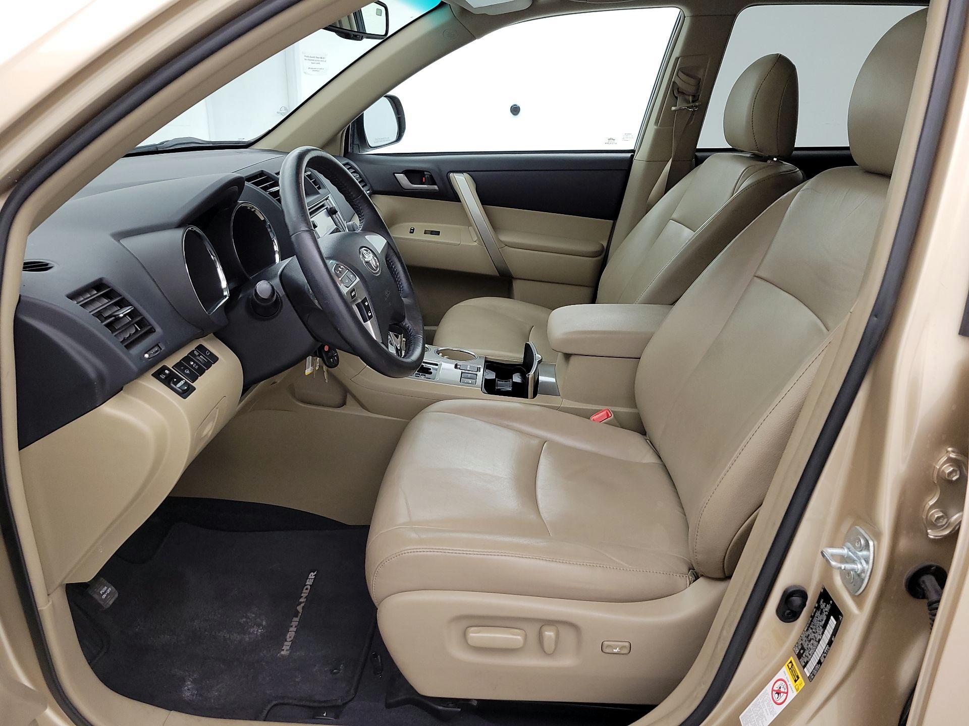 Thumbnail: 2013 Toyota Highlander - 11