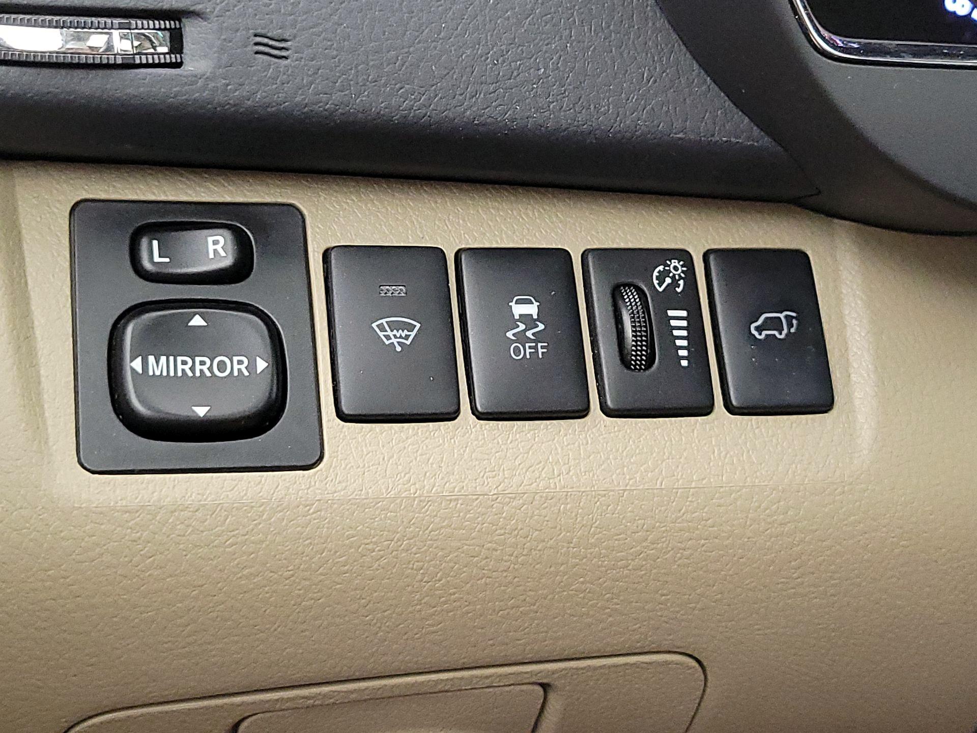 Thumbnail: 2013 Toyota Highlander - 13