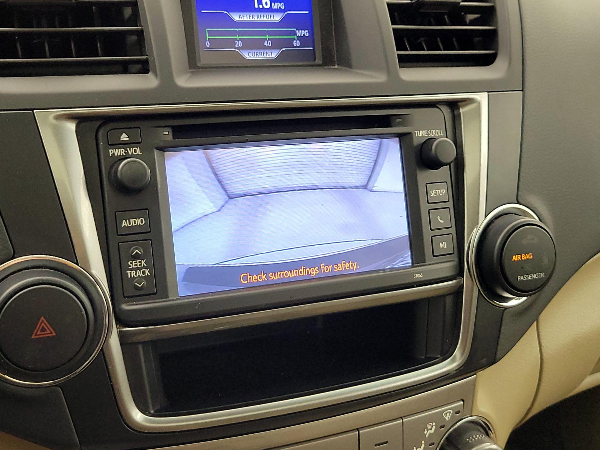 Thumbnail: 2013 Toyota Highlander - 14