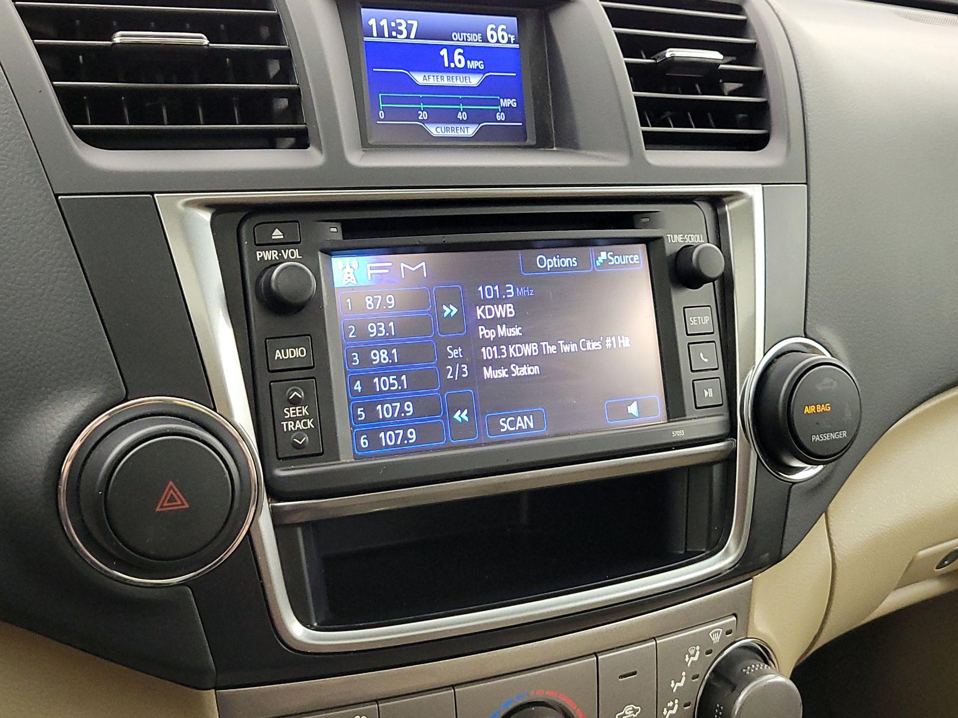 Thumbnail: 2013 Toyota Highlander - 15