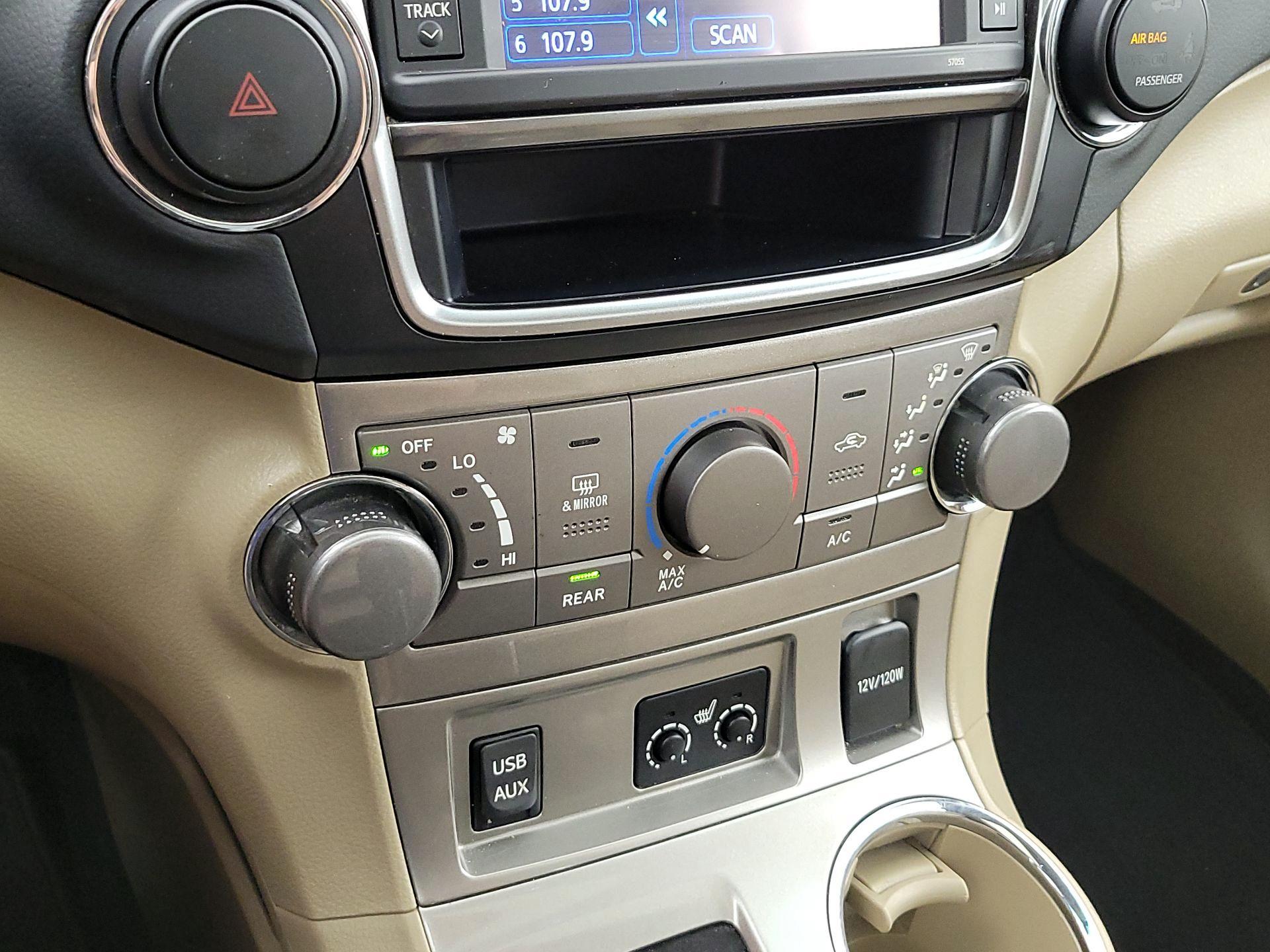Thumbnail: 2013 Toyota Highlander - 16