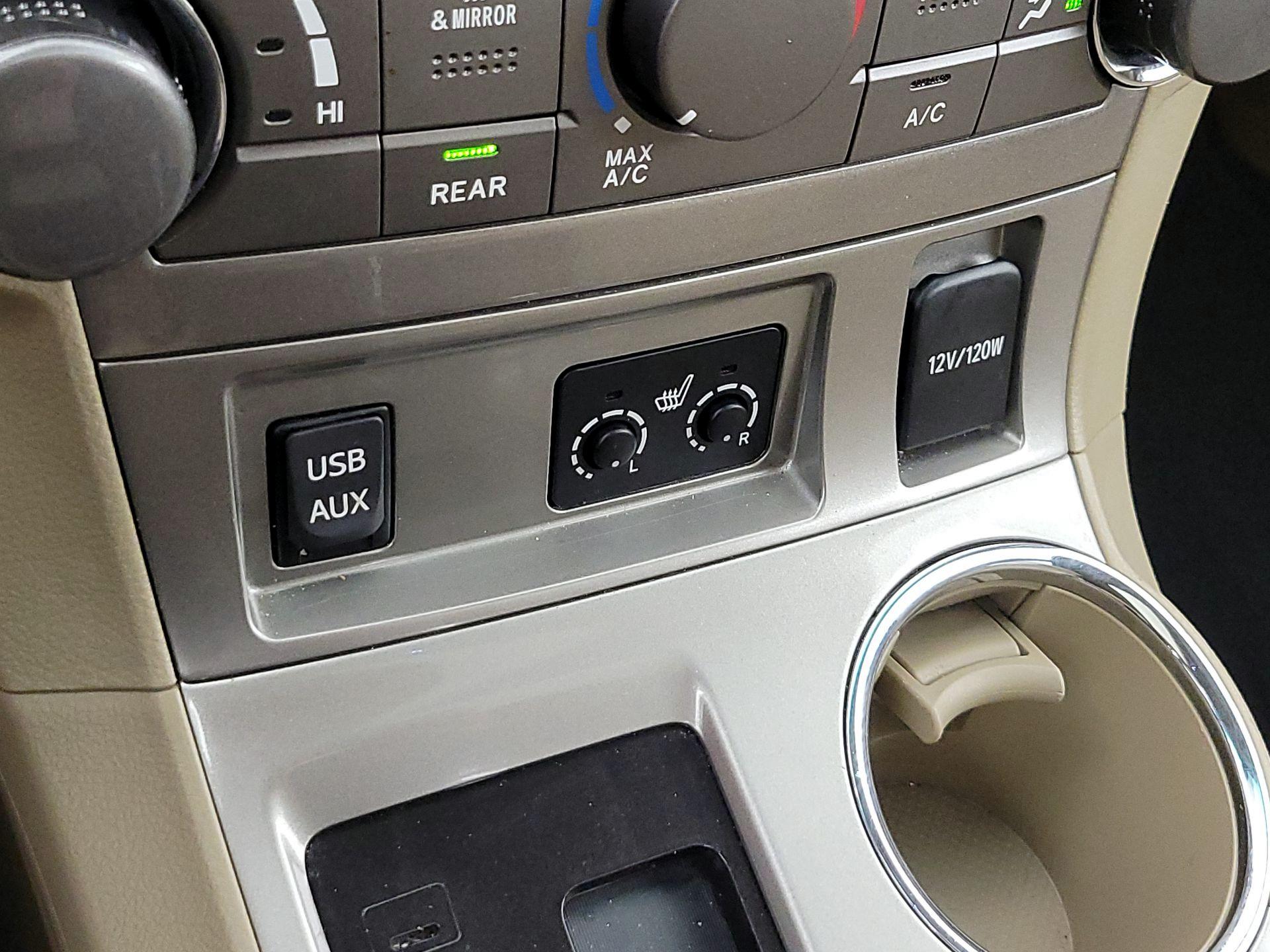 Thumbnail: 2013 Toyota Highlander - 18