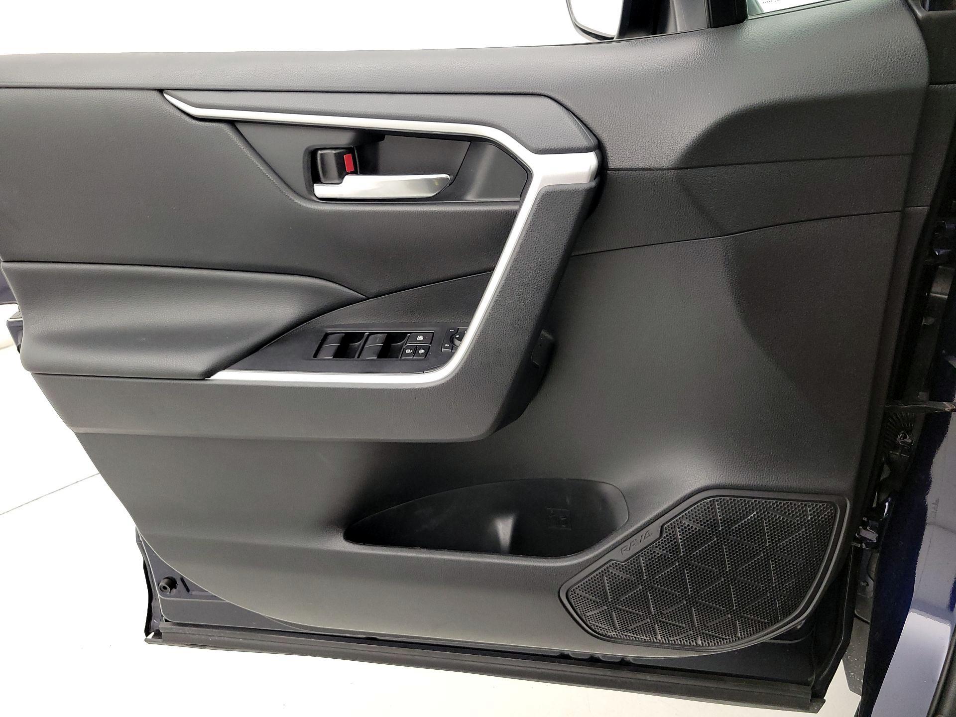 Thumbnail: 2021 Toyota RAV4 - 12
