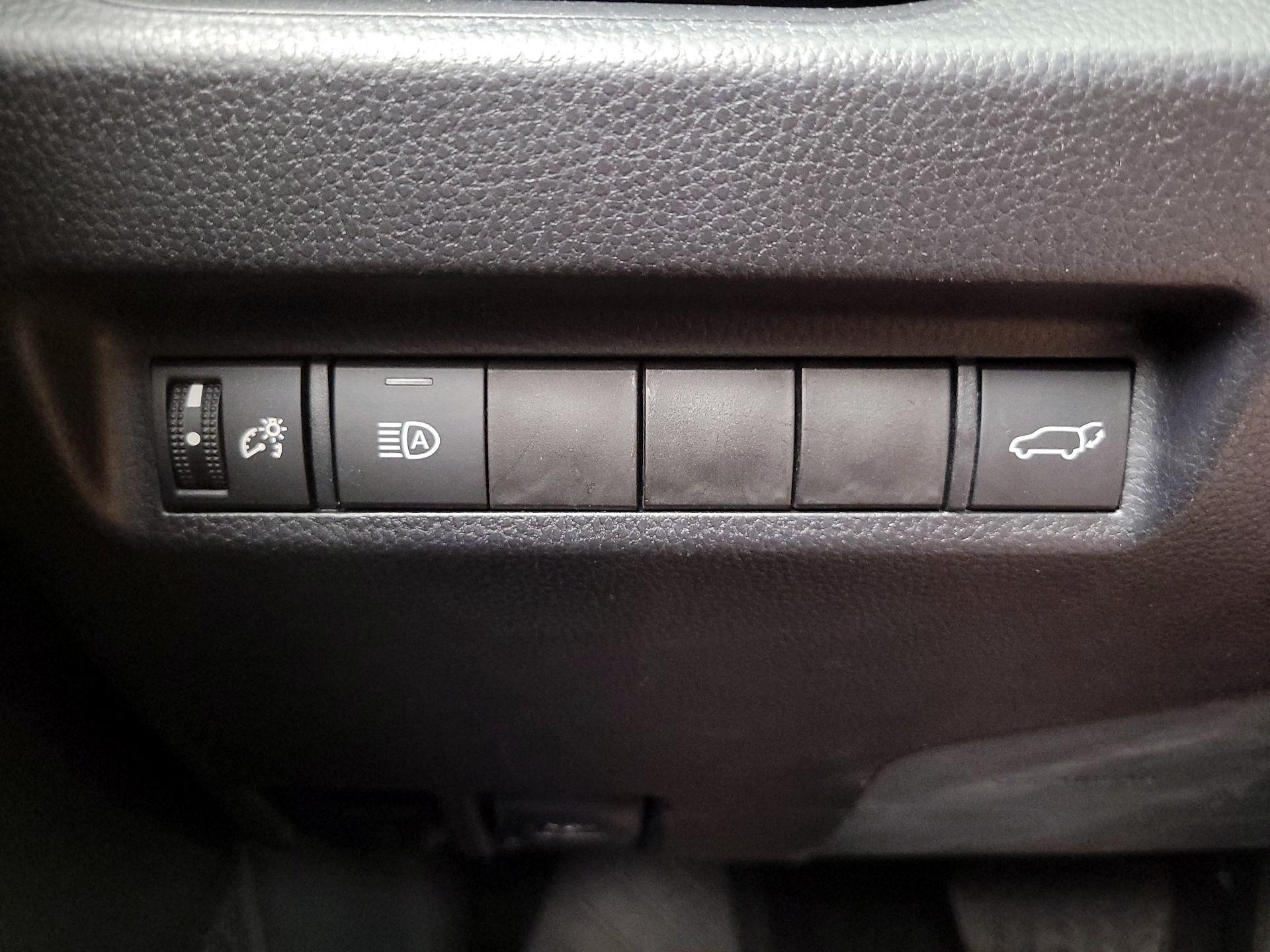 Thumbnail: 2021 Toyota RAV4 - 13