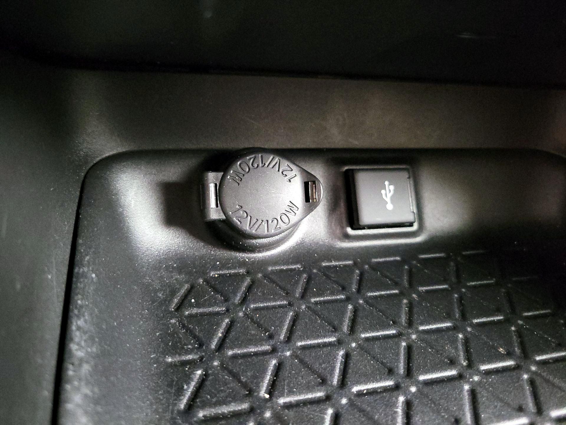 Thumbnail: 2021 Toyota RAV4 - 18
