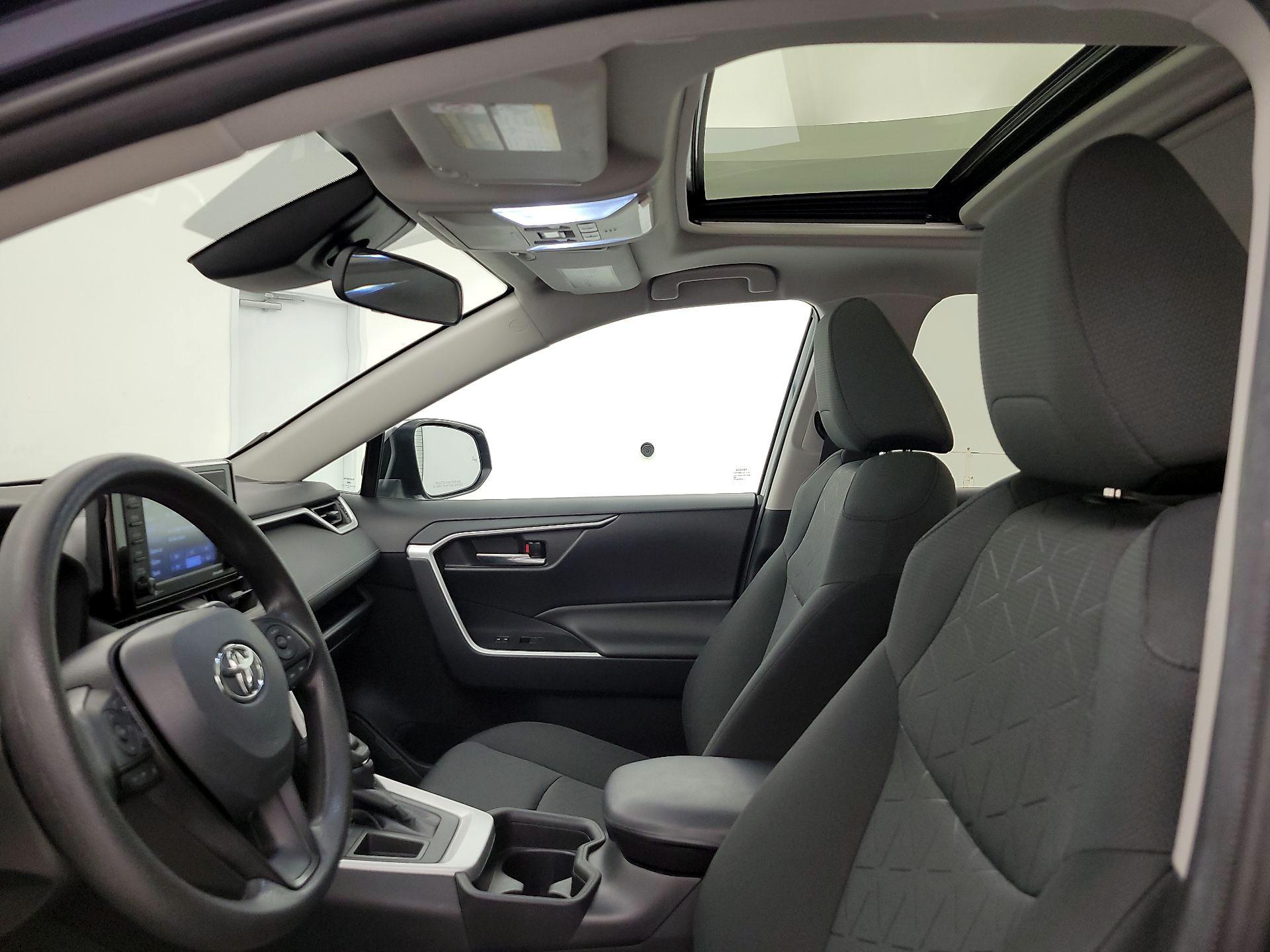 Thumbnail: 2021 Toyota RAV4 - 19