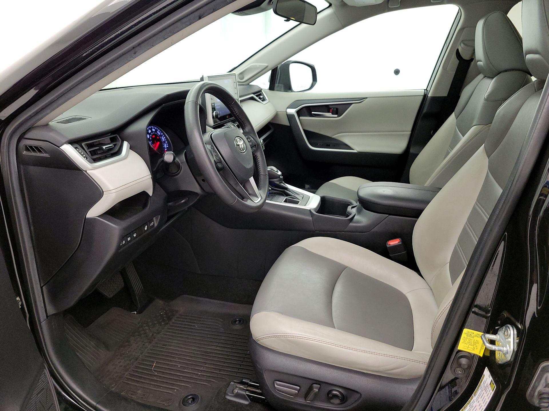 Thumbnail: 2022 Toyota RAV4 - 11