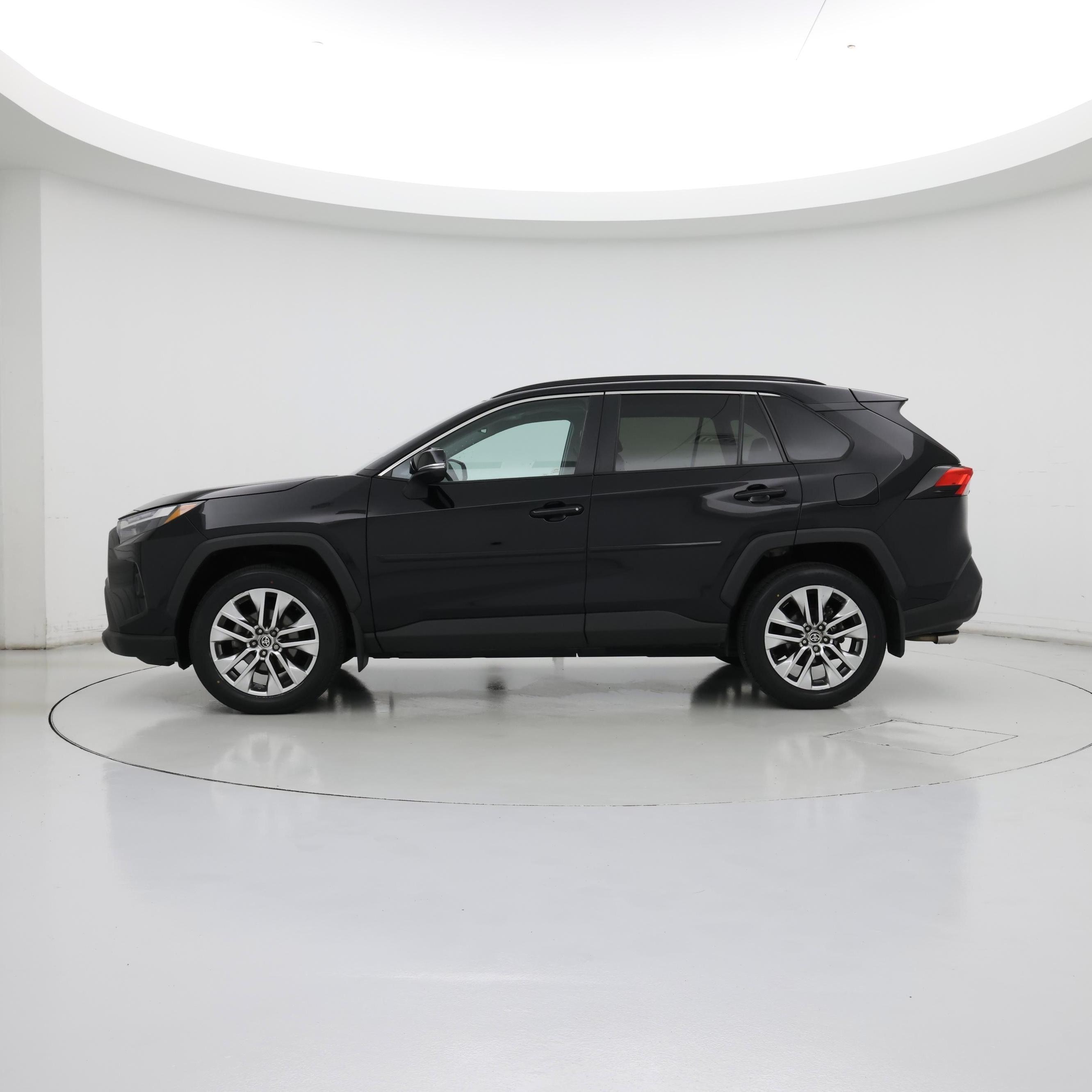 Thumbnail: 2022 Toyota RAV4 - 3