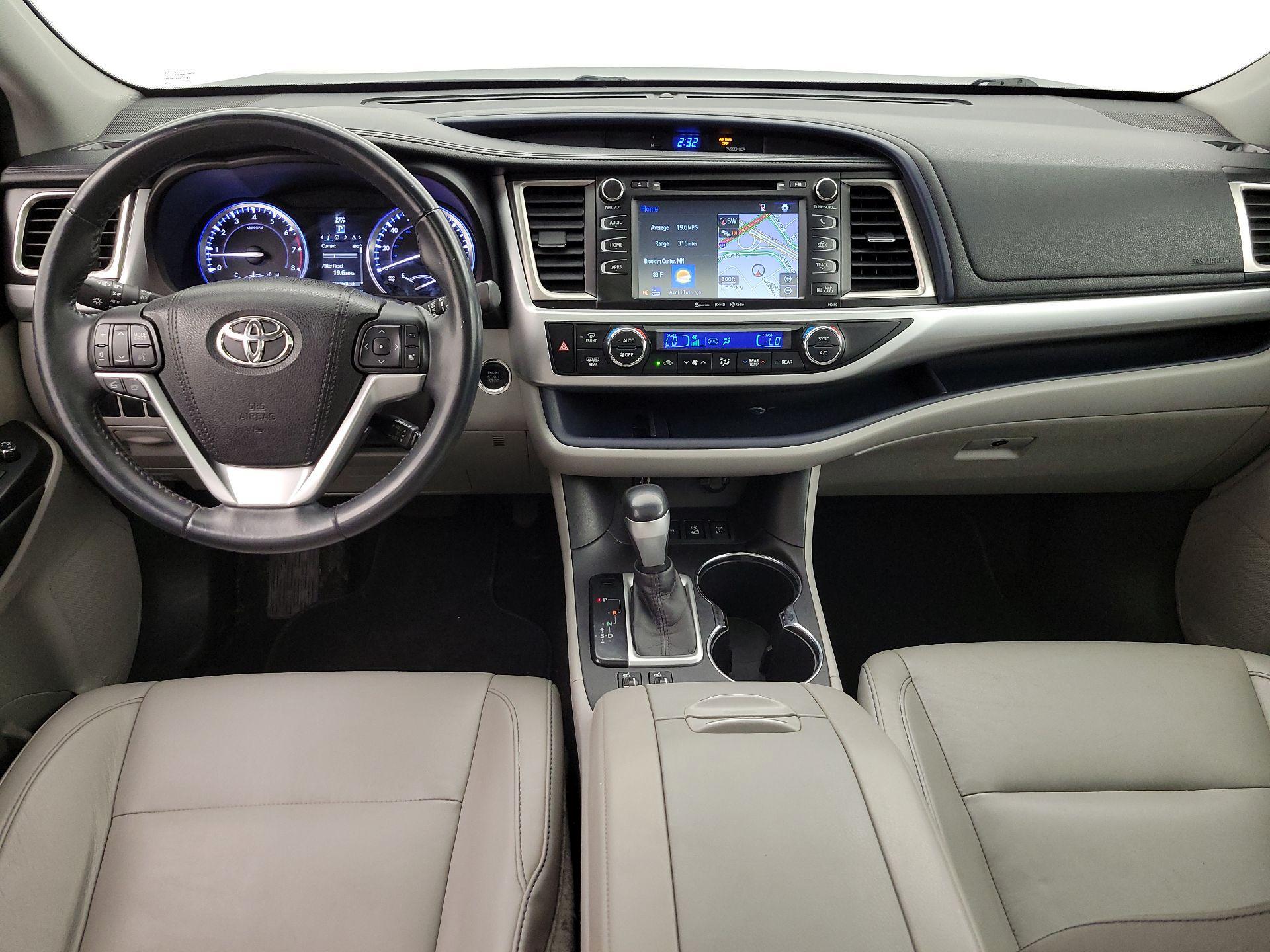 Thumbnail: 2016 Toyota Highlander - 9