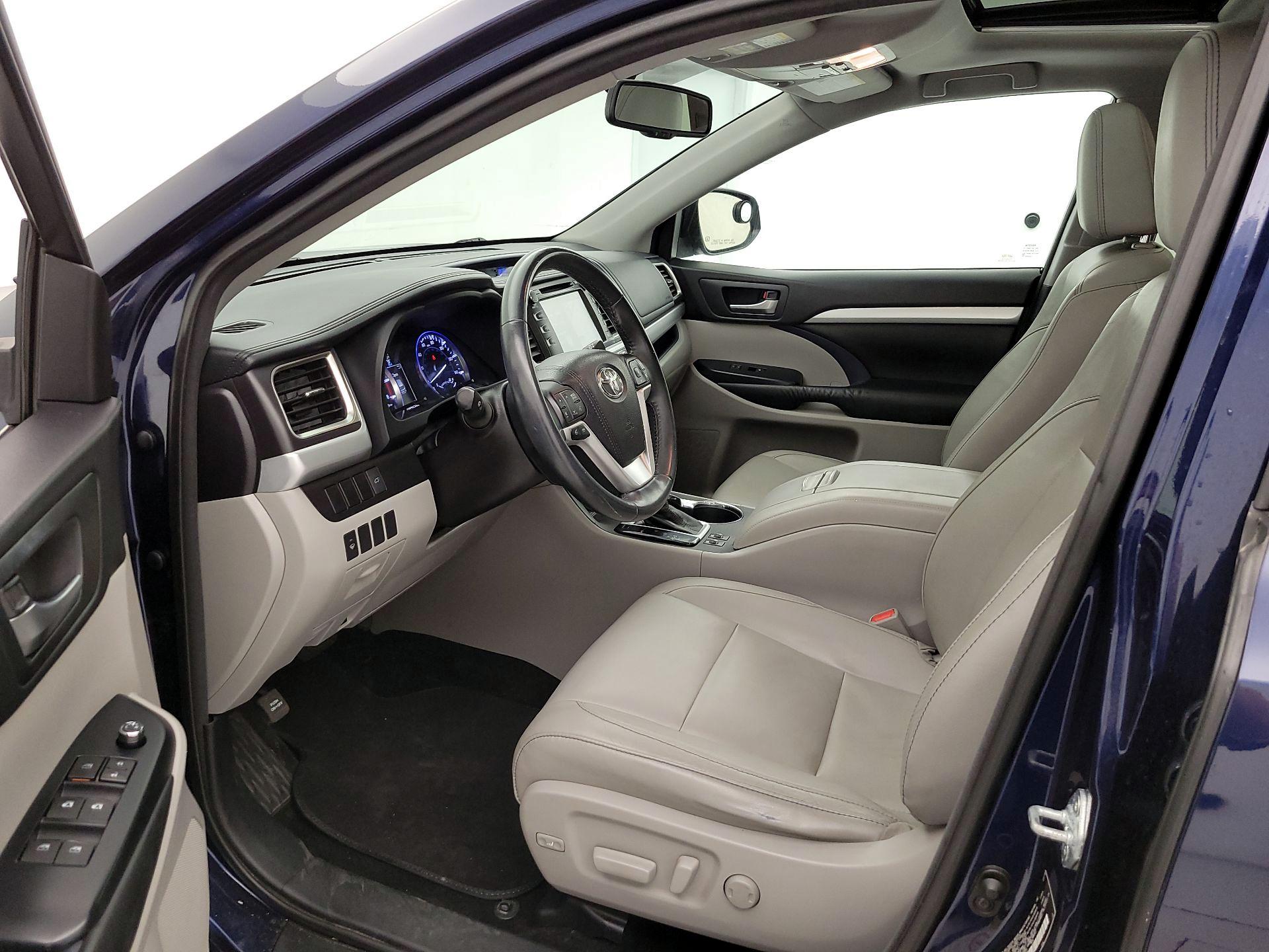 Thumbnail: 2016 Toyota Highlander - 11