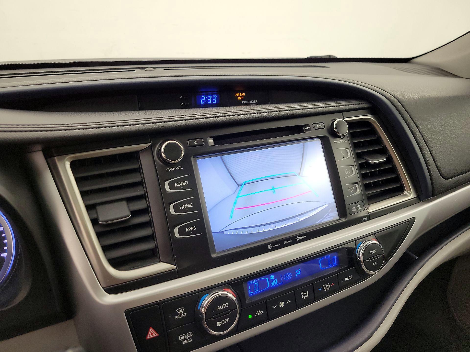 Thumbnail: 2016 Toyota Highlander - 15