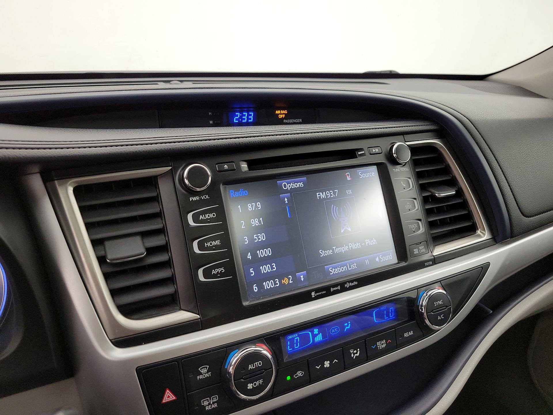 Thumbnail: 2016 Toyota Highlander - 16