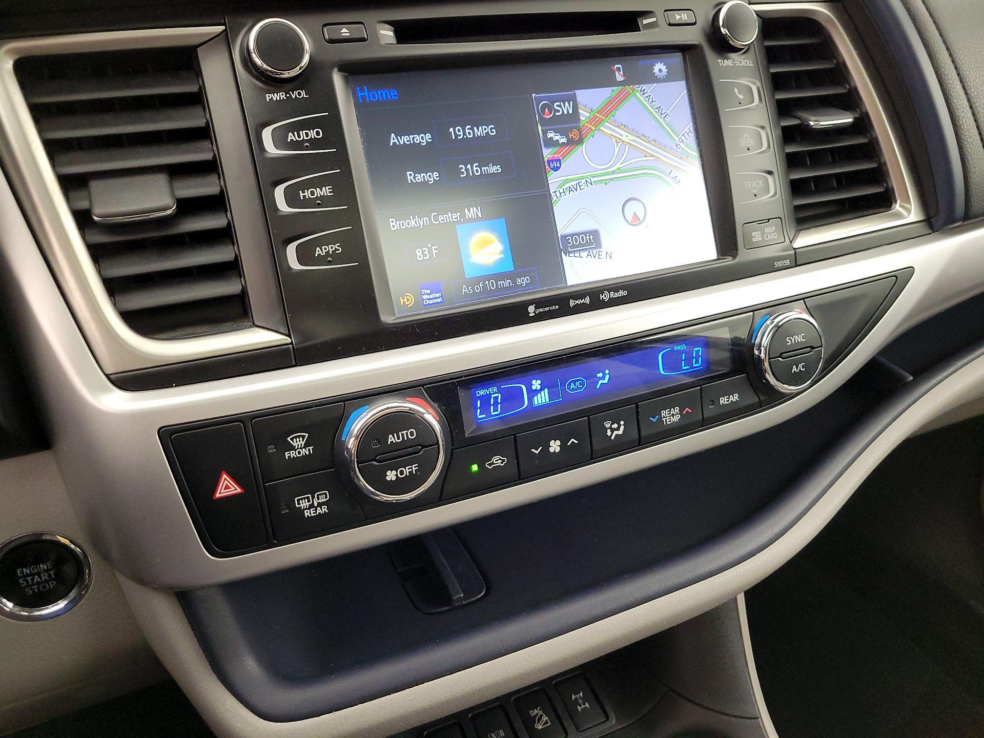 Thumbnail: 2016 Toyota Highlander - 17