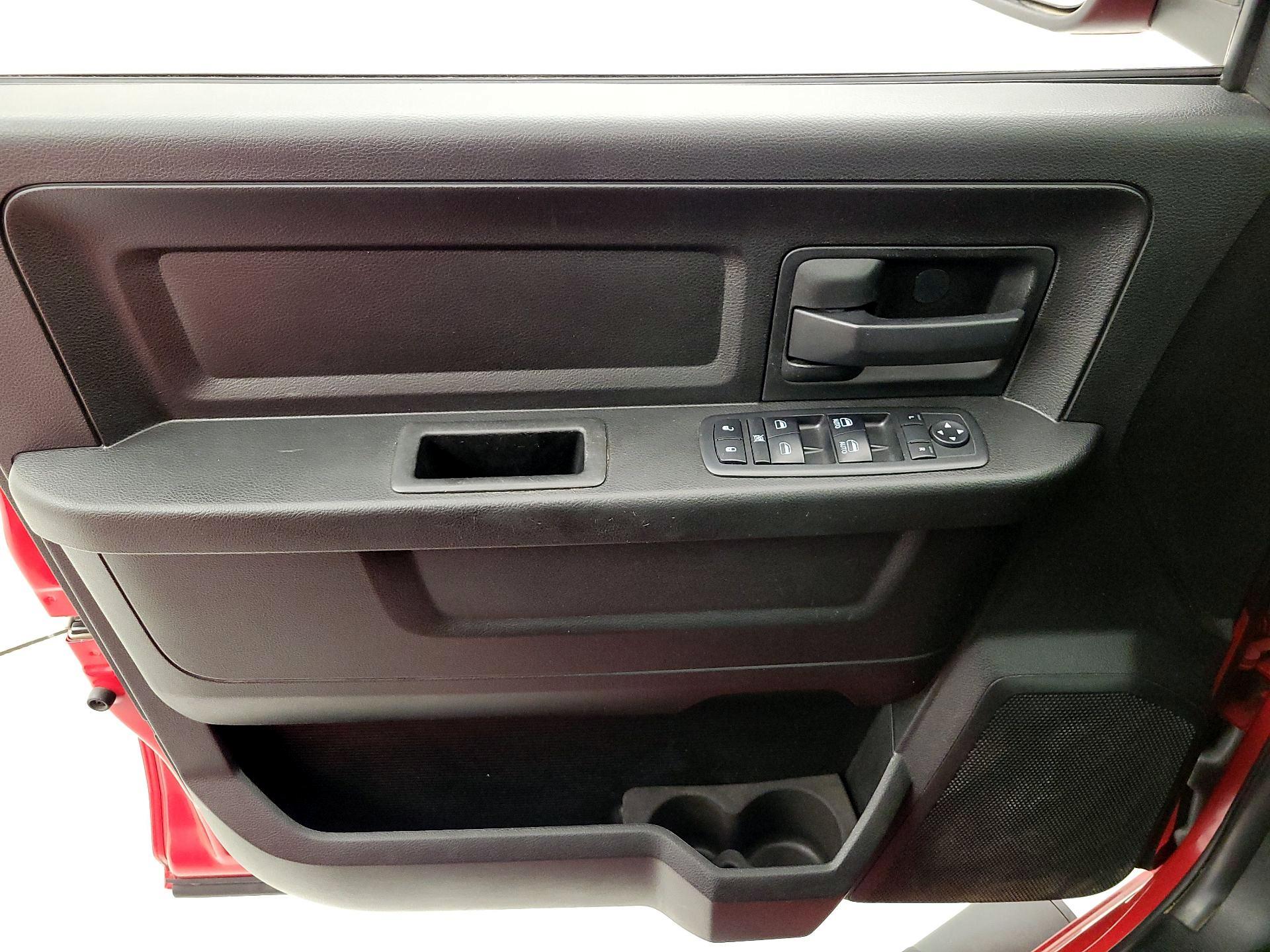 Thumbnail: 2019 RAM 1500 Classic - 12
