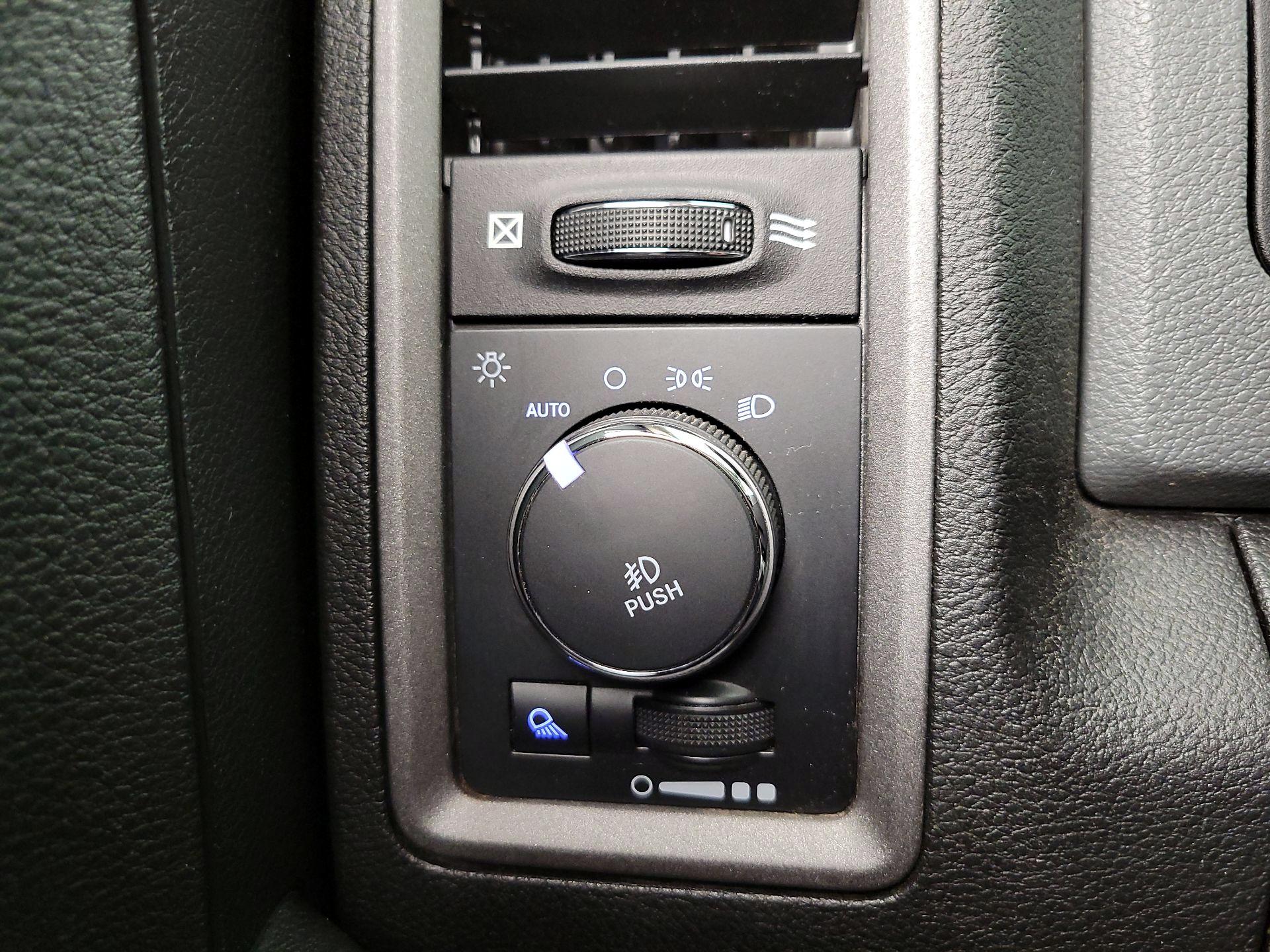 Thumbnail: 2019 RAM 1500 Classic - 13