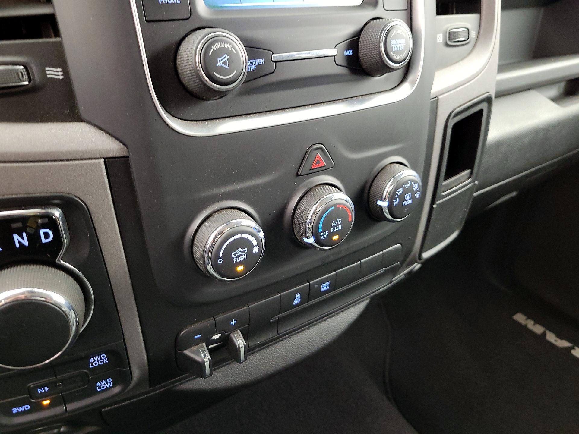 Thumbnail: 2019 RAM 1500 Classic - 16