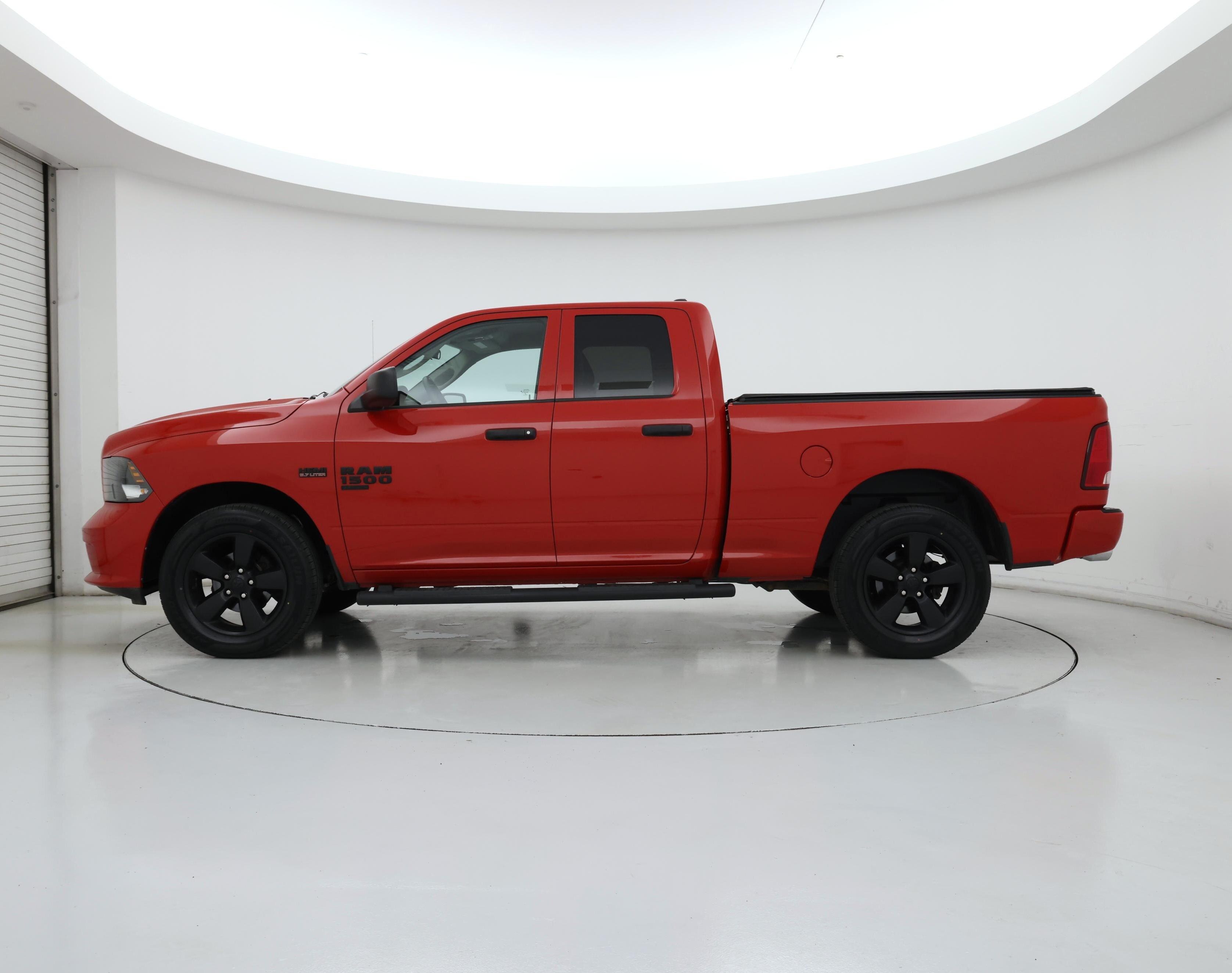 Thumbnail: 2019 RAM 1500 Classic - 3