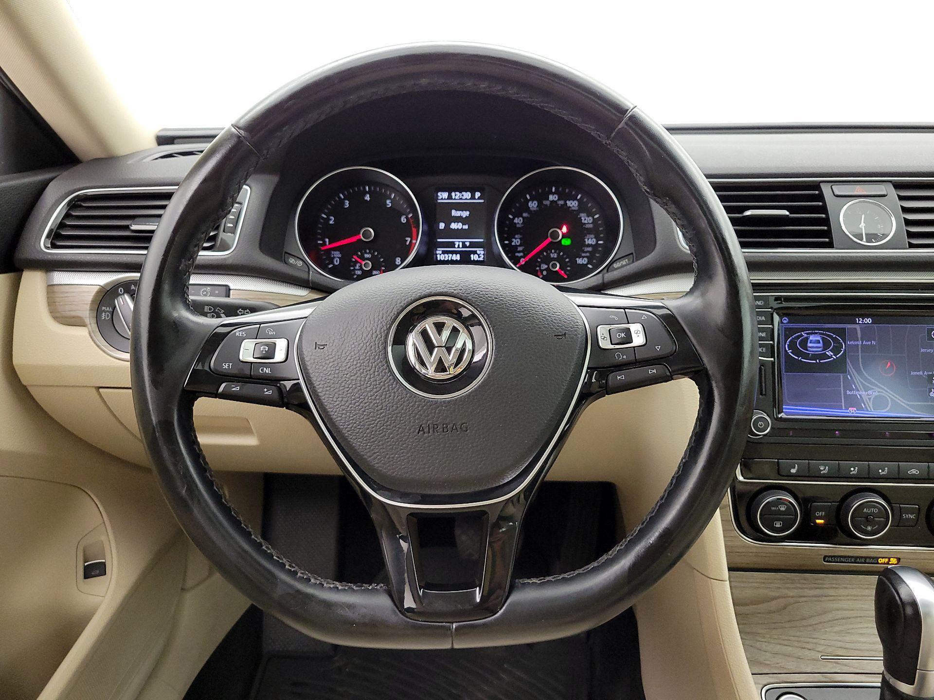 Thumbnail: 2016 Volkswagen Passat - 10